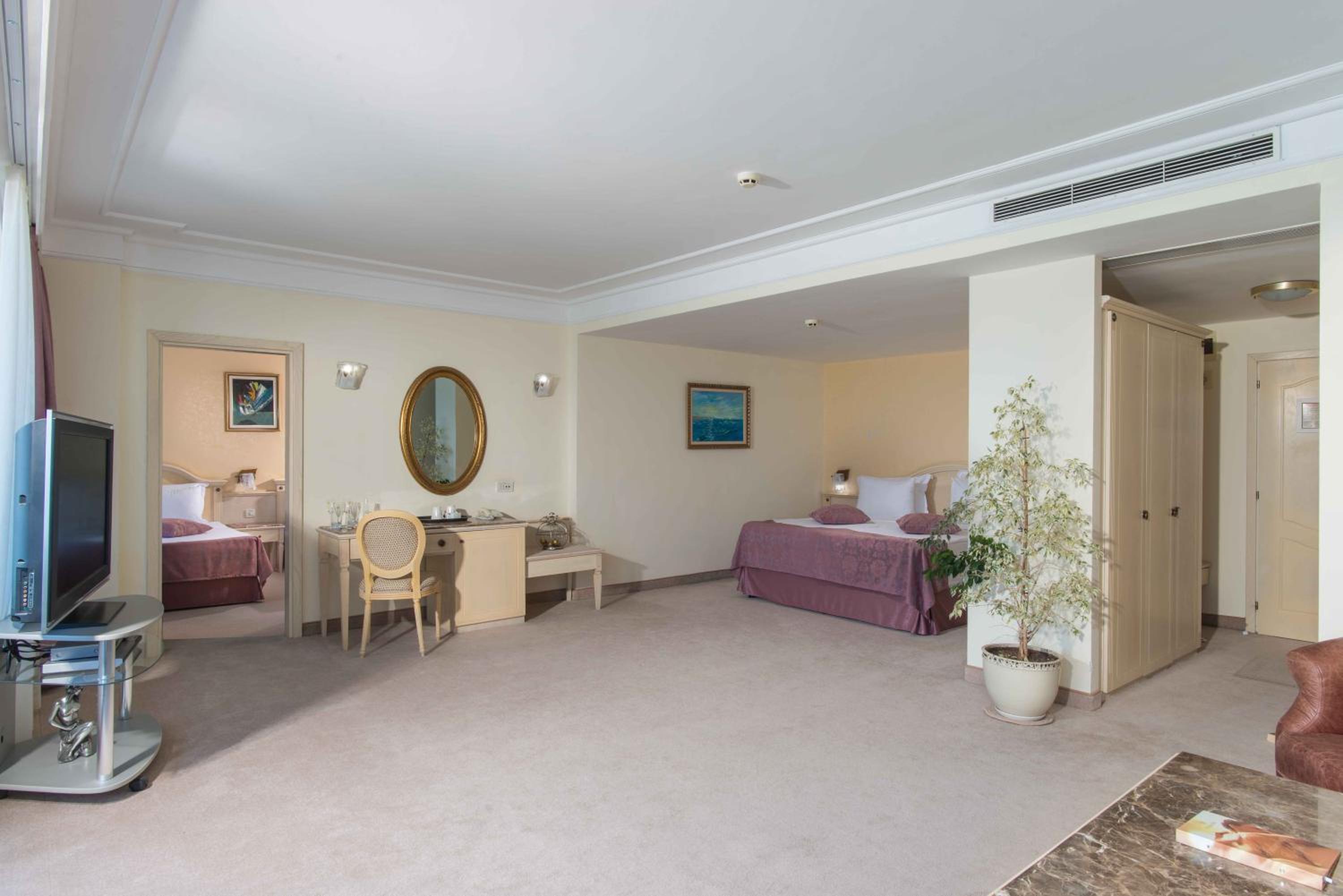 Deluxe Junior Suite with Balcony and Sea View