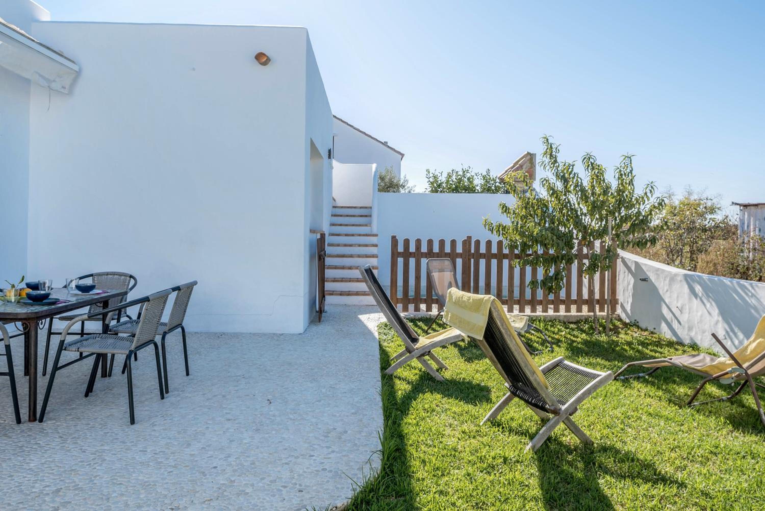 Two-Bedroom House - Photo 4