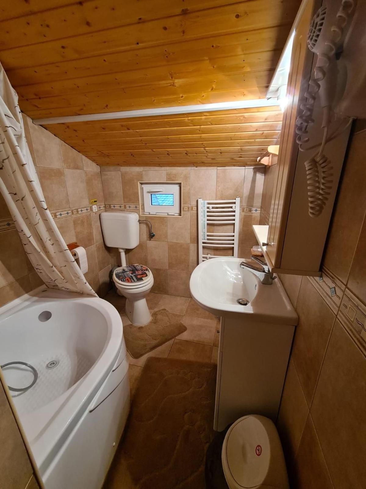 Small Double Room - Photo 6
