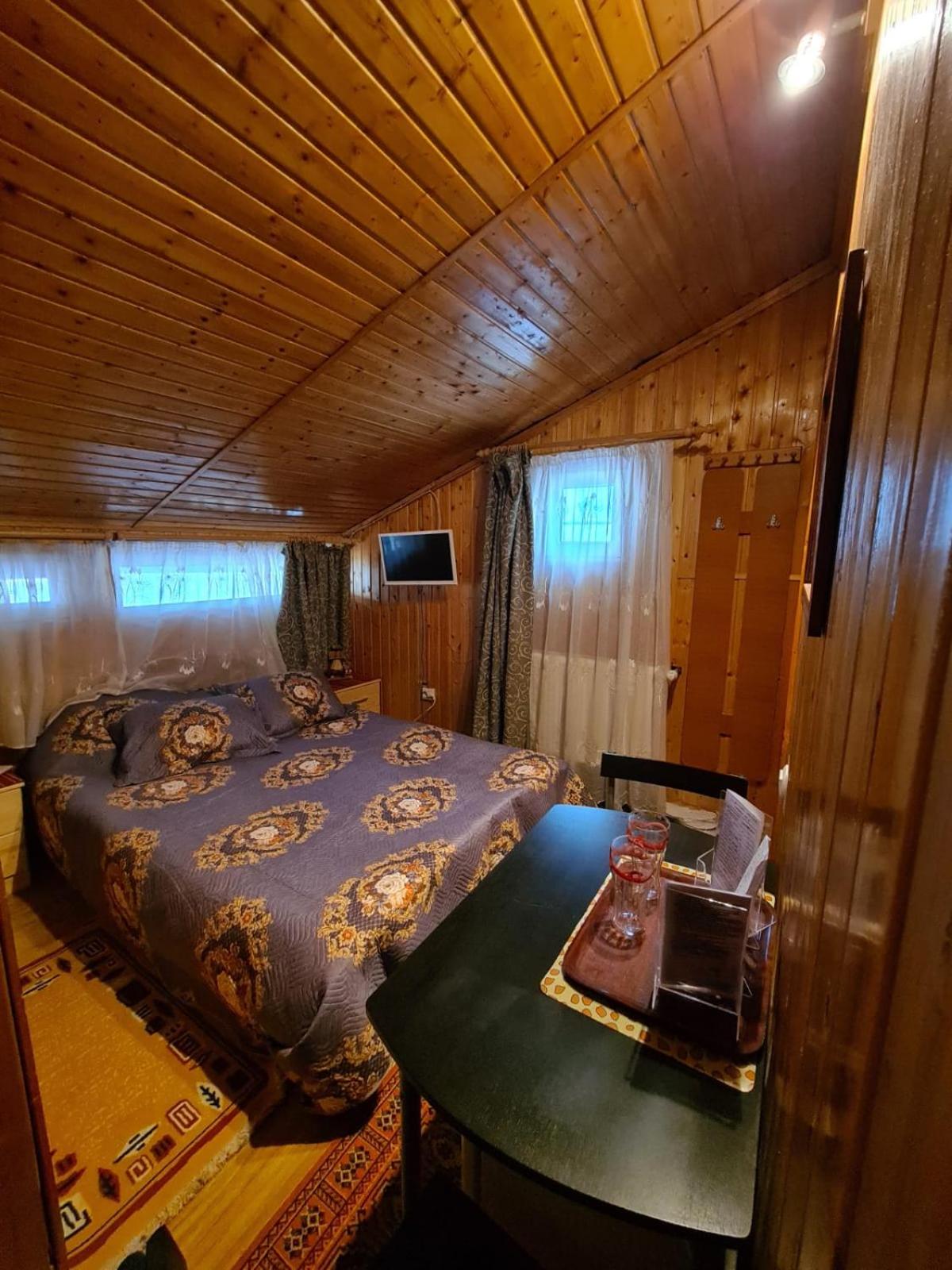 Small Double Room - Photo 3