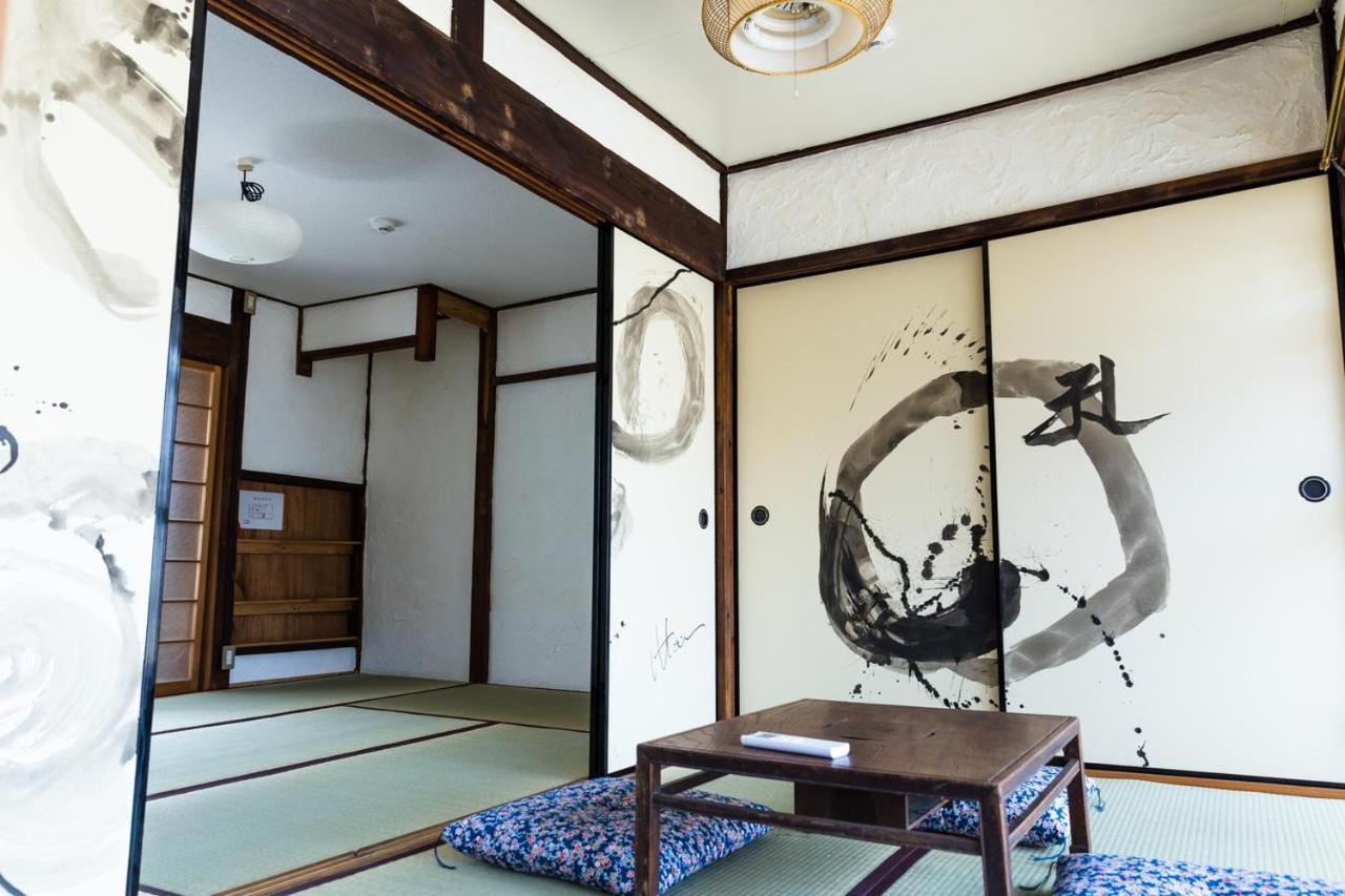 Economy Triple Room with Shared Bathroom photo 2
