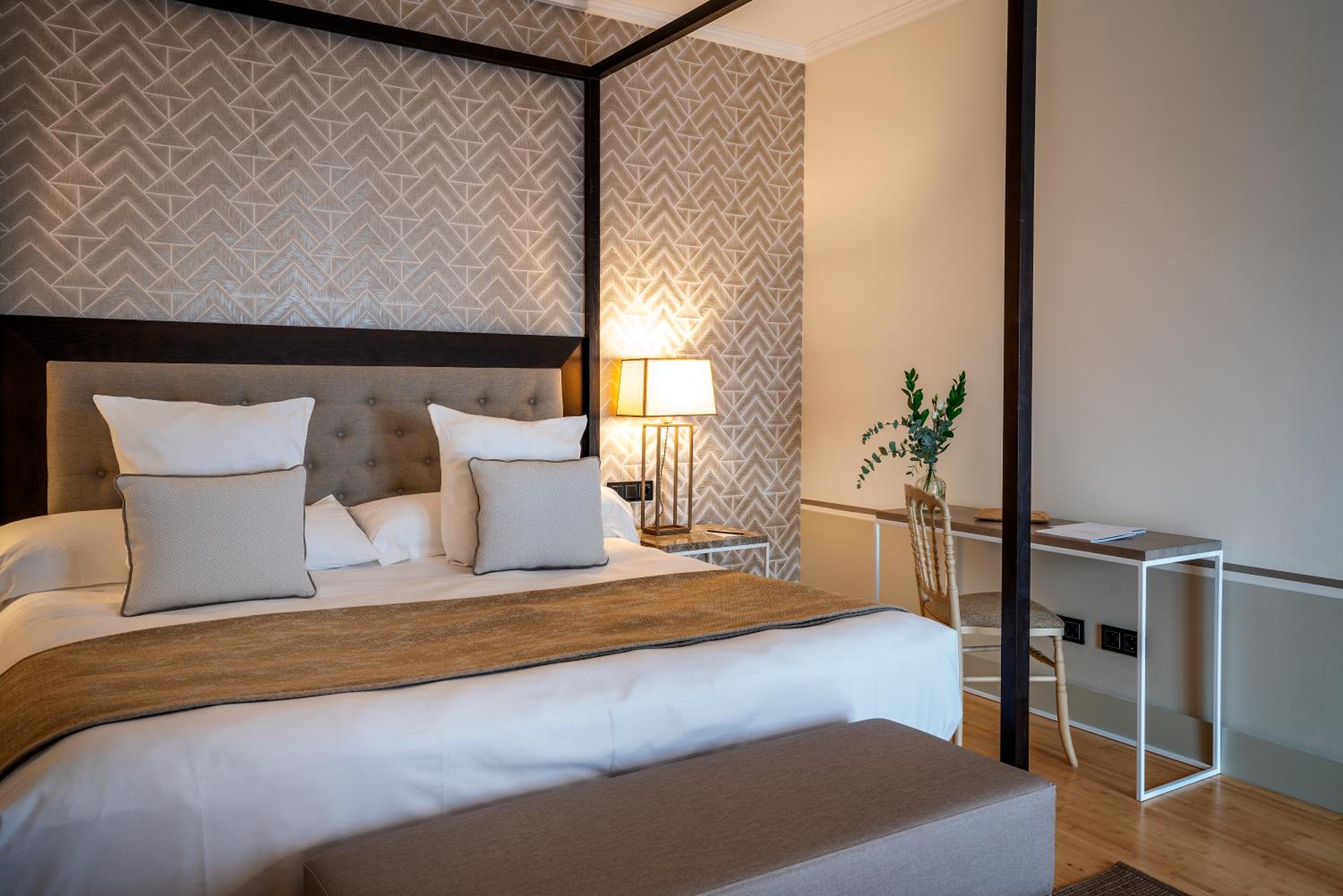 Suite - Photo 9