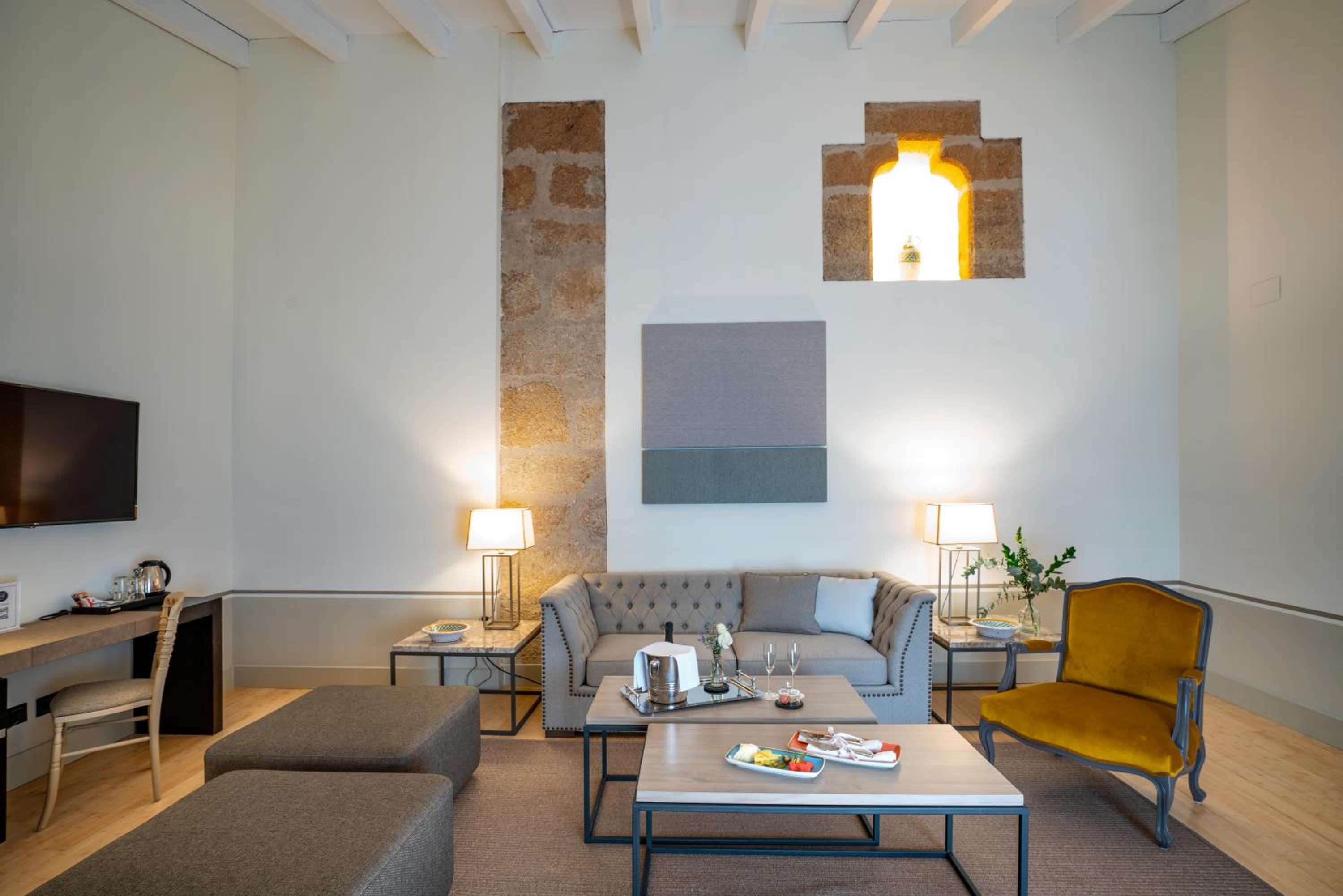 Suite - Photo 11