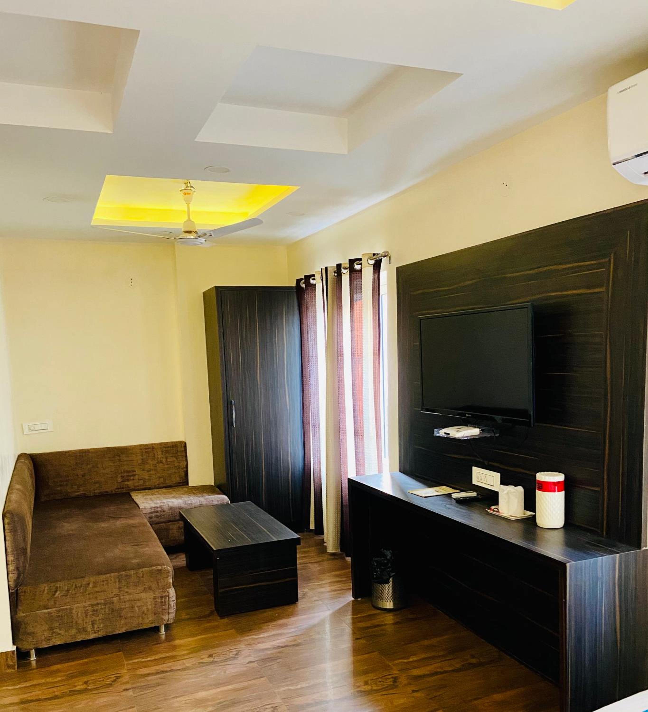 Deluxe Family Room - Photo 18