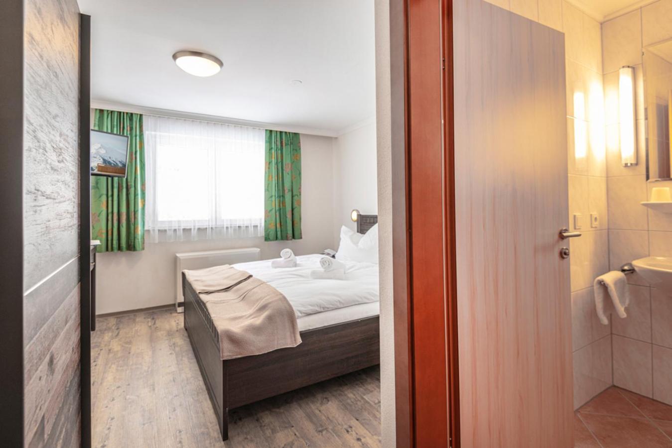 Standard Double Room photo 3