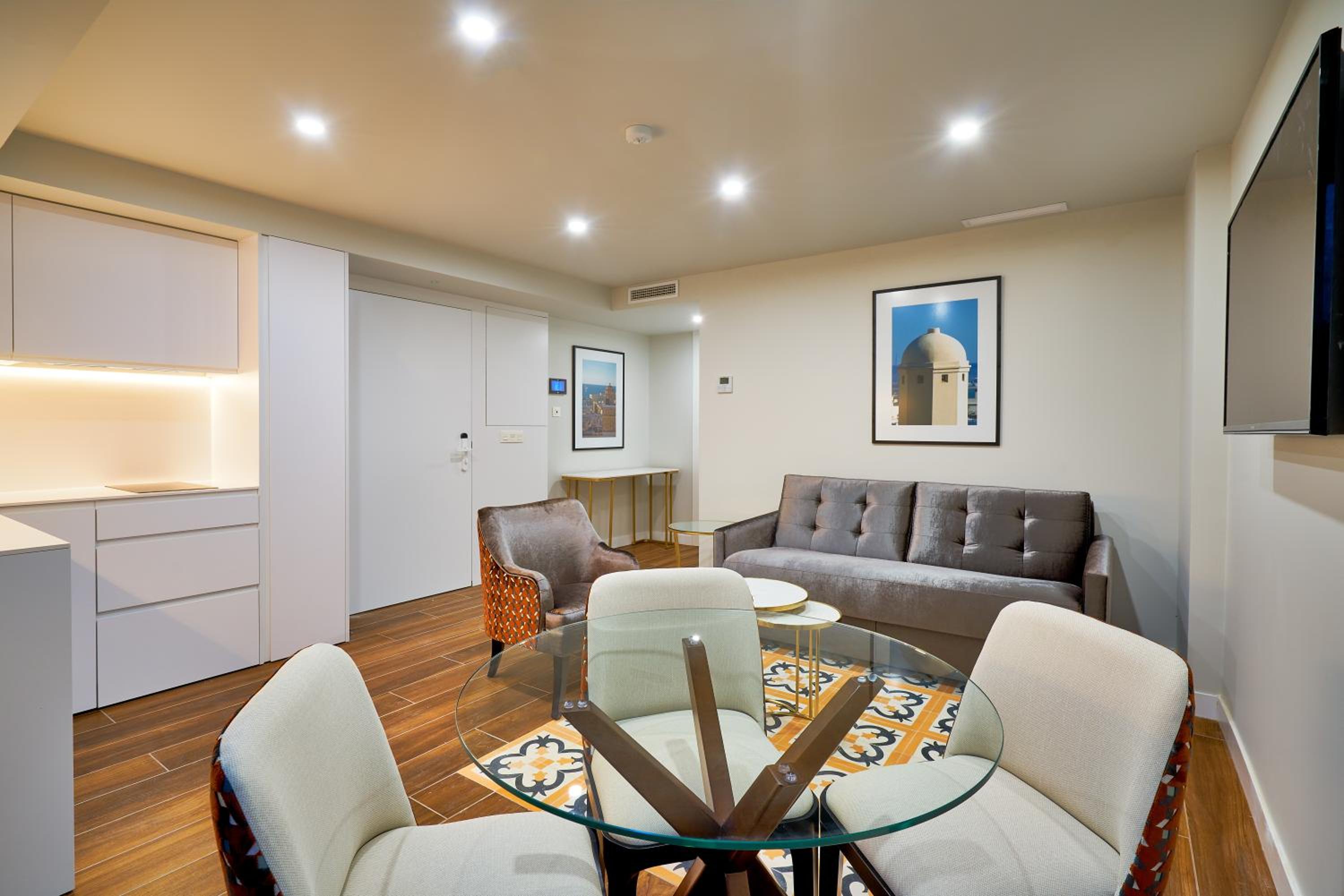One-Bedroom Apartment - Photo 13