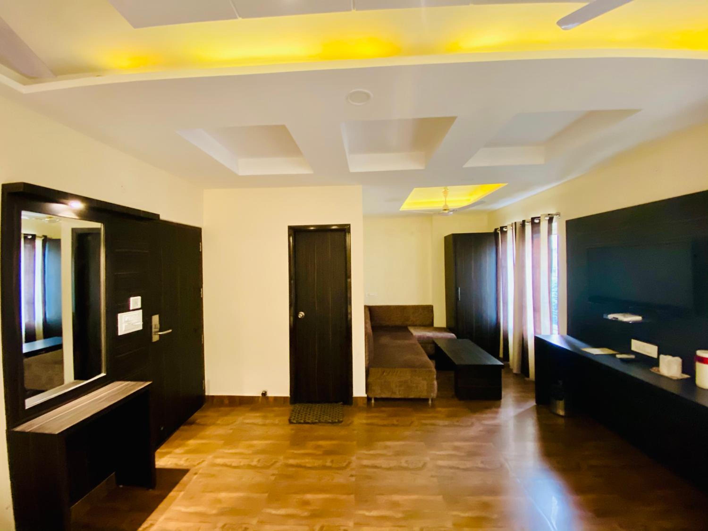 Deluxe Family Room - Photo 9
