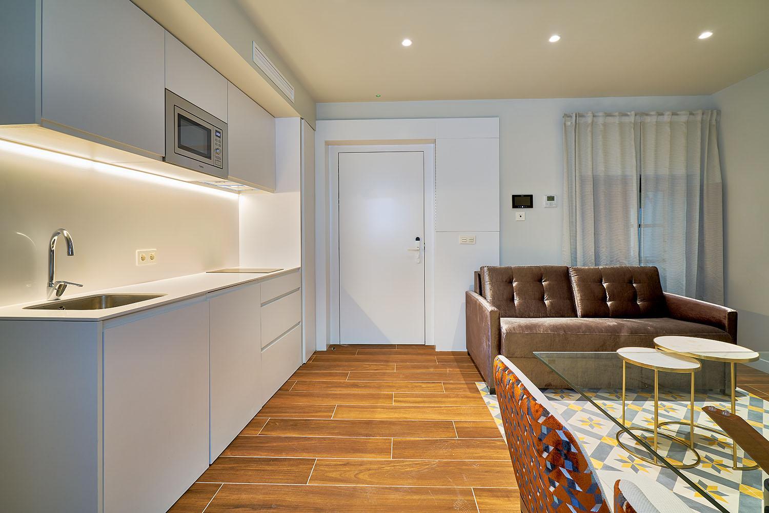 One-Bedroom Apartment - Photo 2