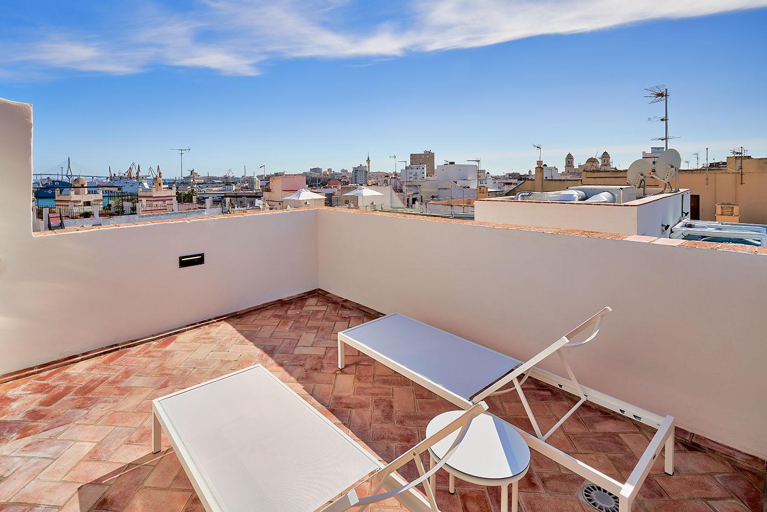 Penthouse Apartment - Photo 2