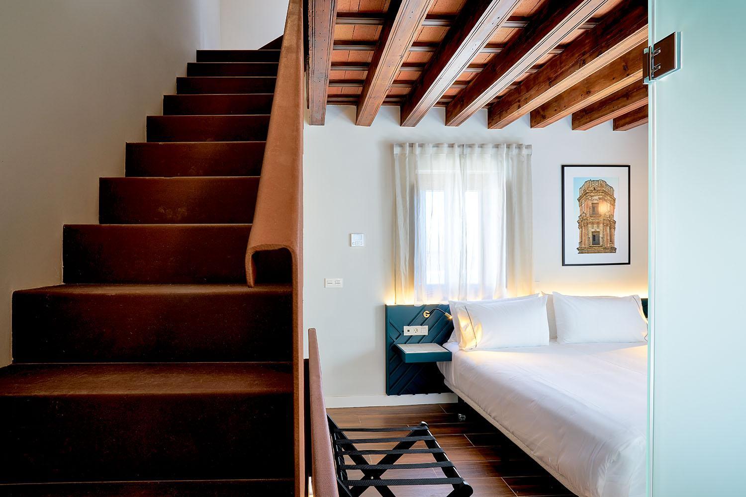 Penthouse Apartment - Photo 3