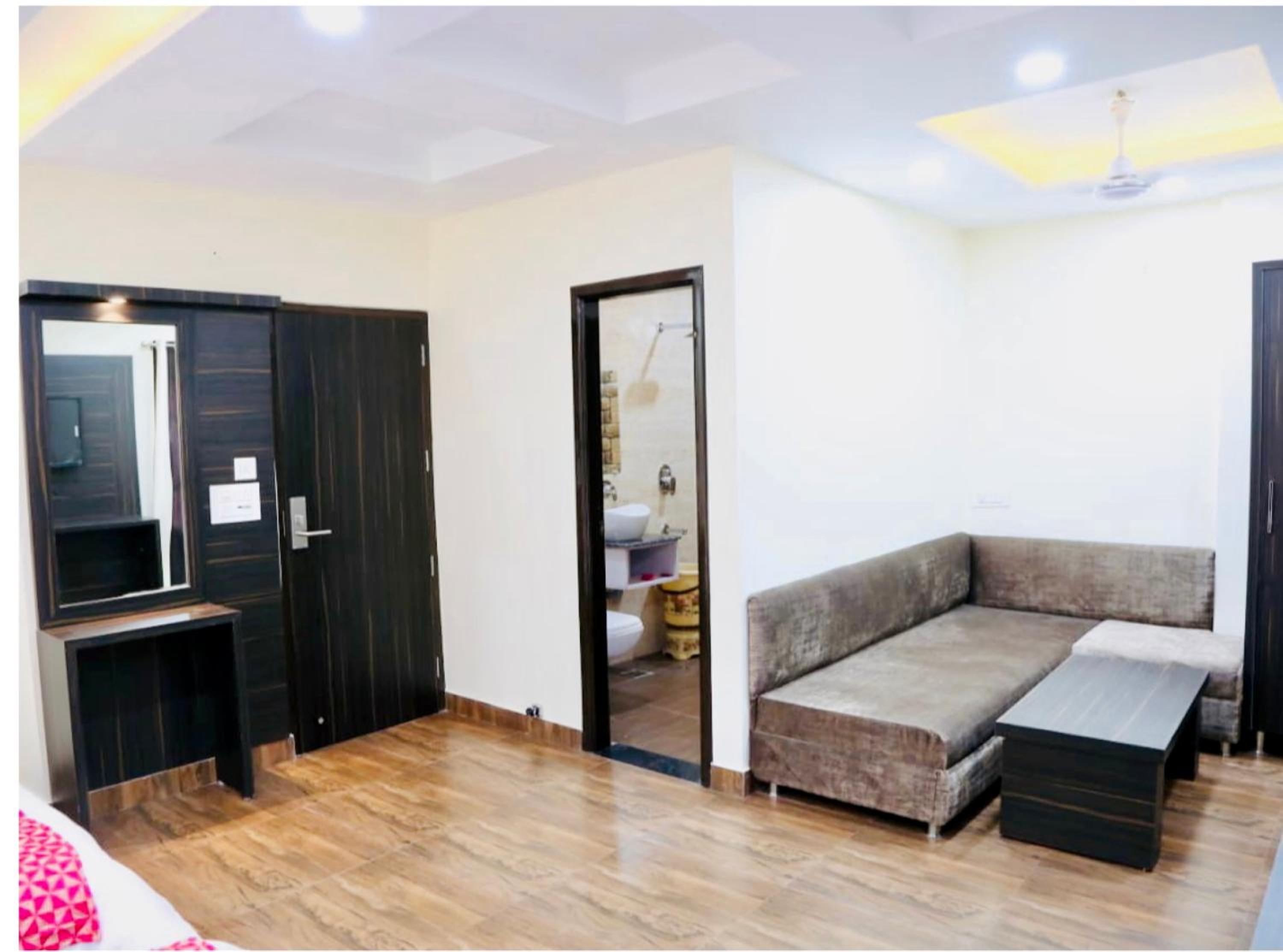 Deluxe Family Room - Photo 6