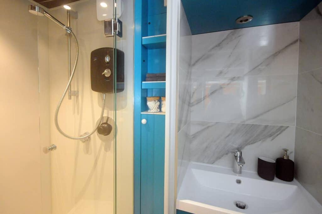 One-Bedroom Apartment - Photo 9