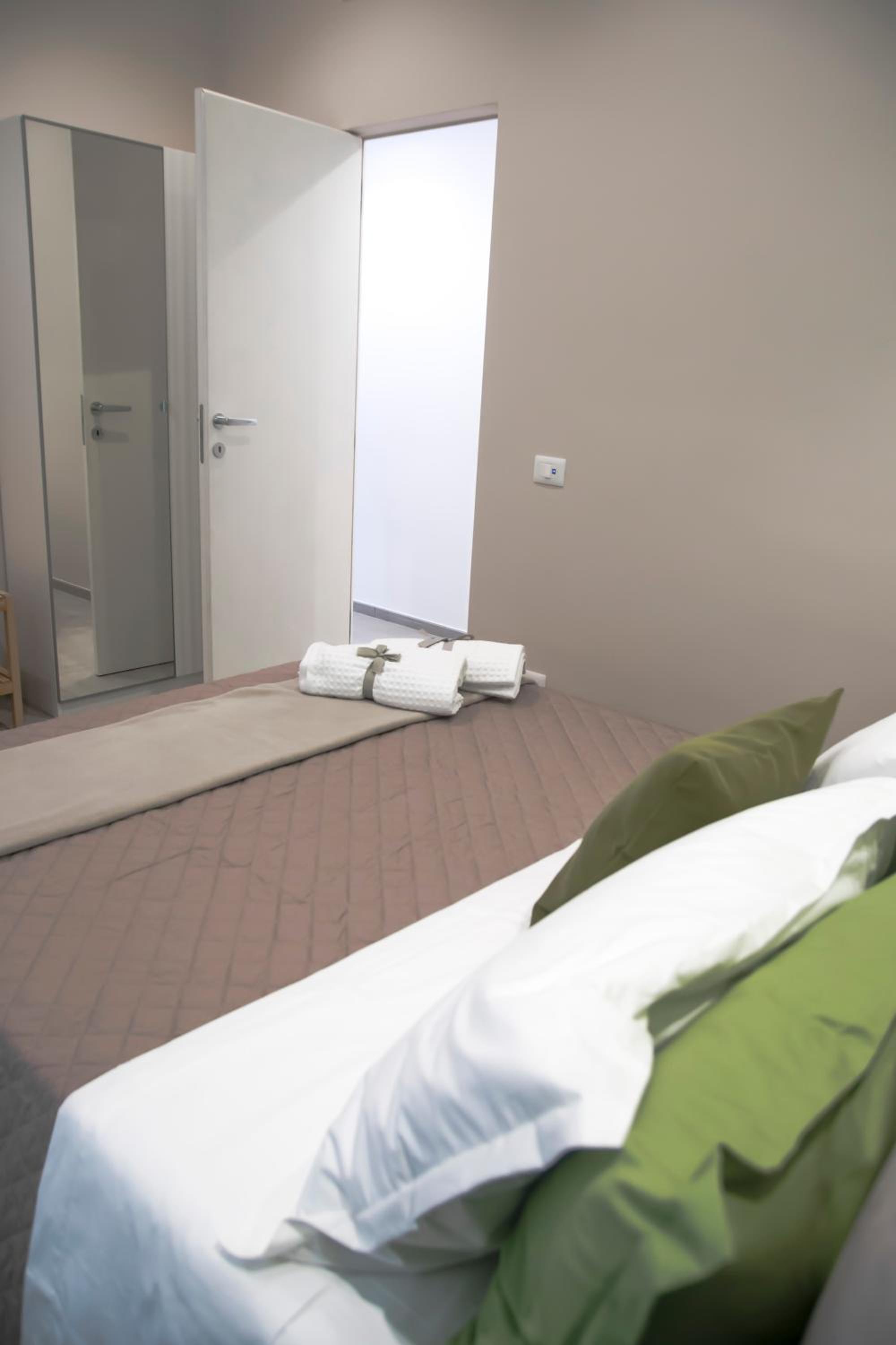 Double Room with Private Bathroom - Photo 7