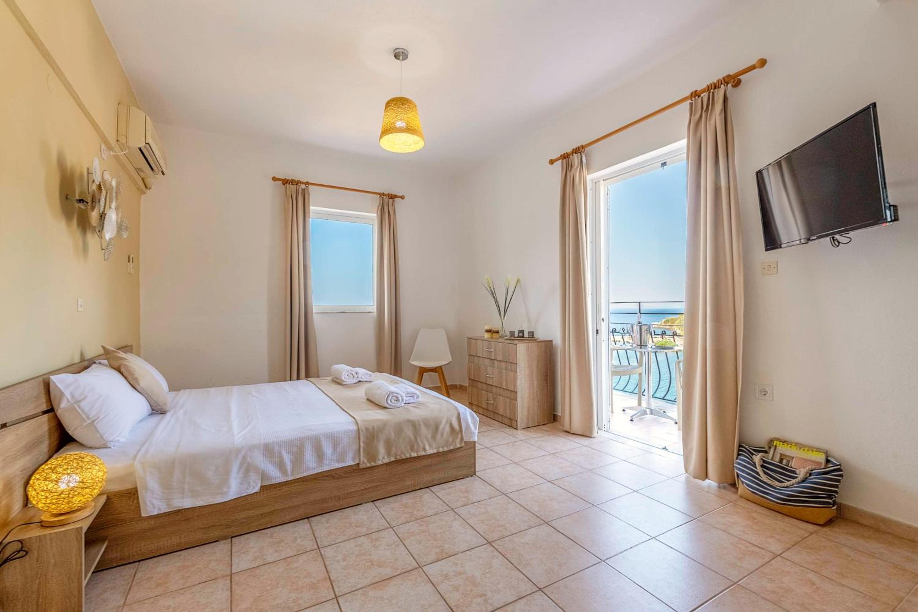 Premium Room with Sea View - Photo 5