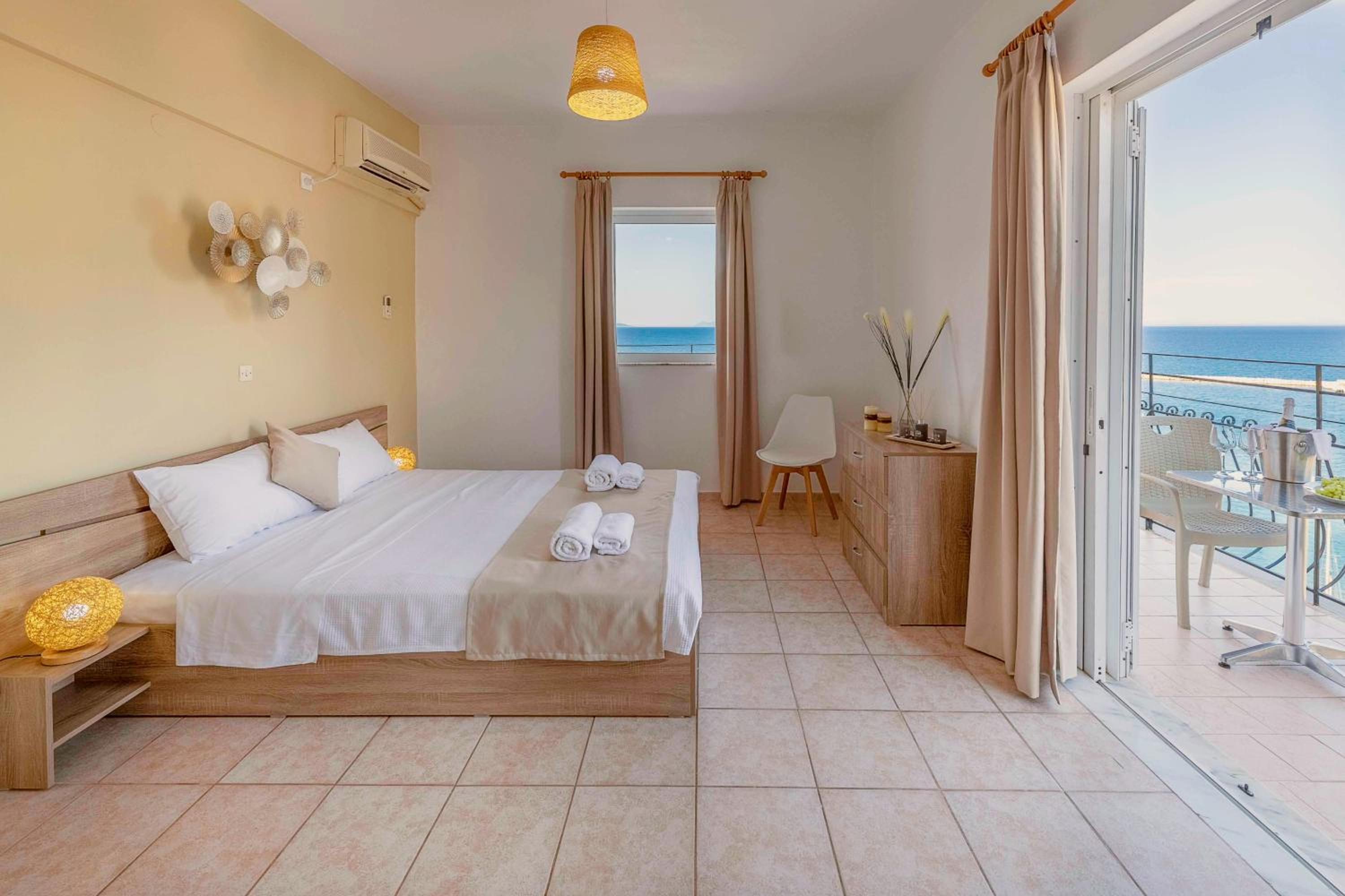 Premium Room with Sea View - Photo 8