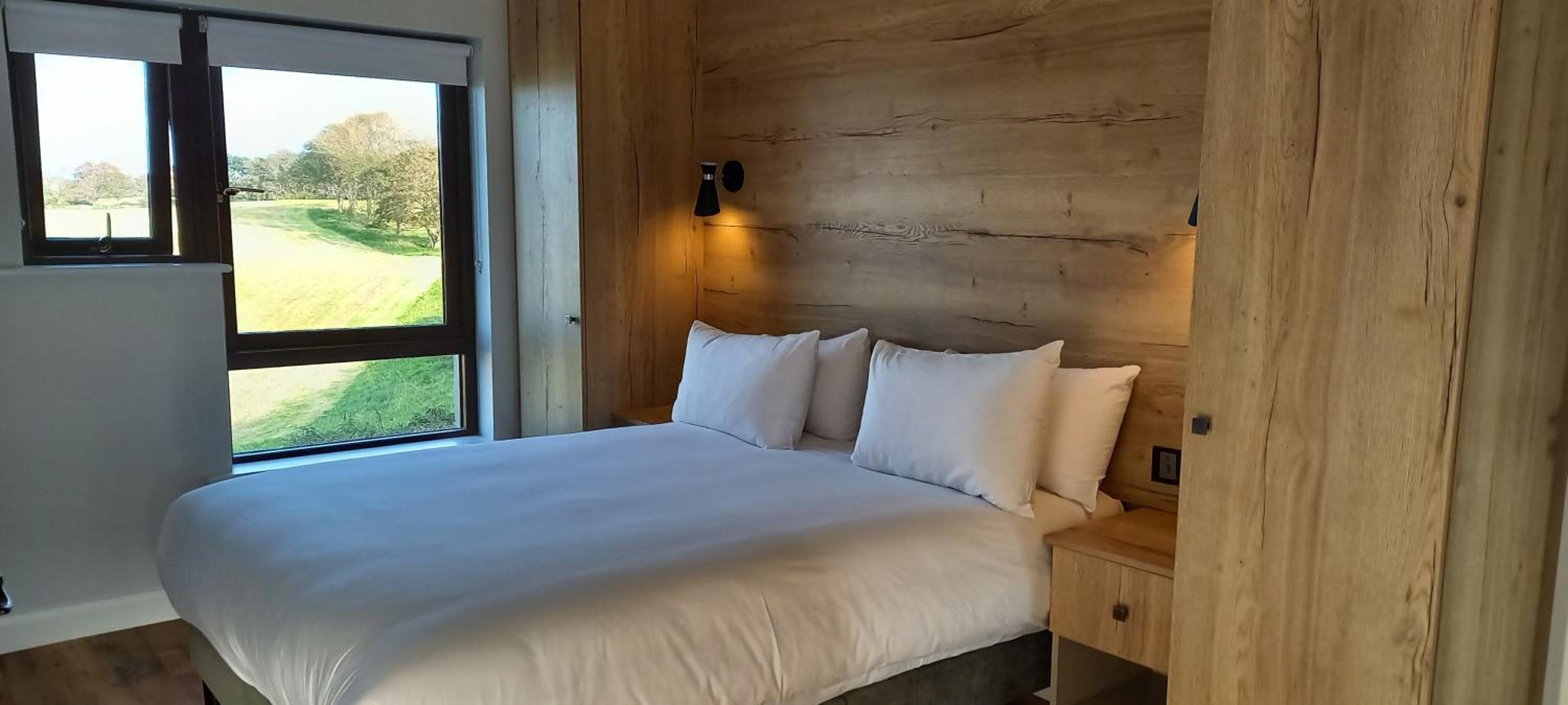 One-Bedroom Apartment with Sea View photo 1