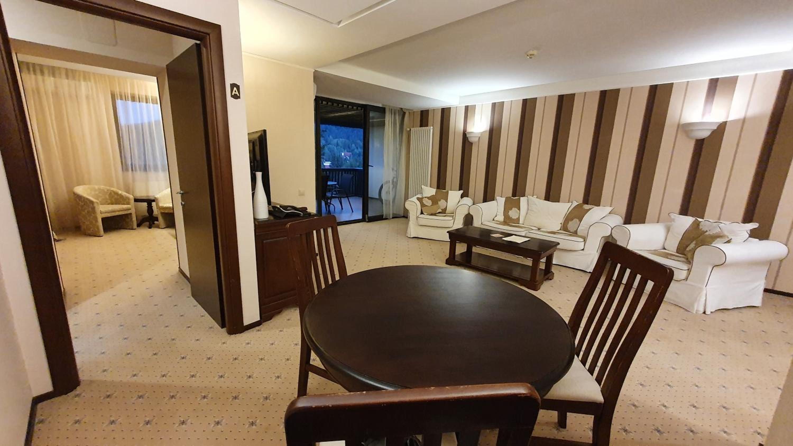 Apartment with Mountain View - Photo 7