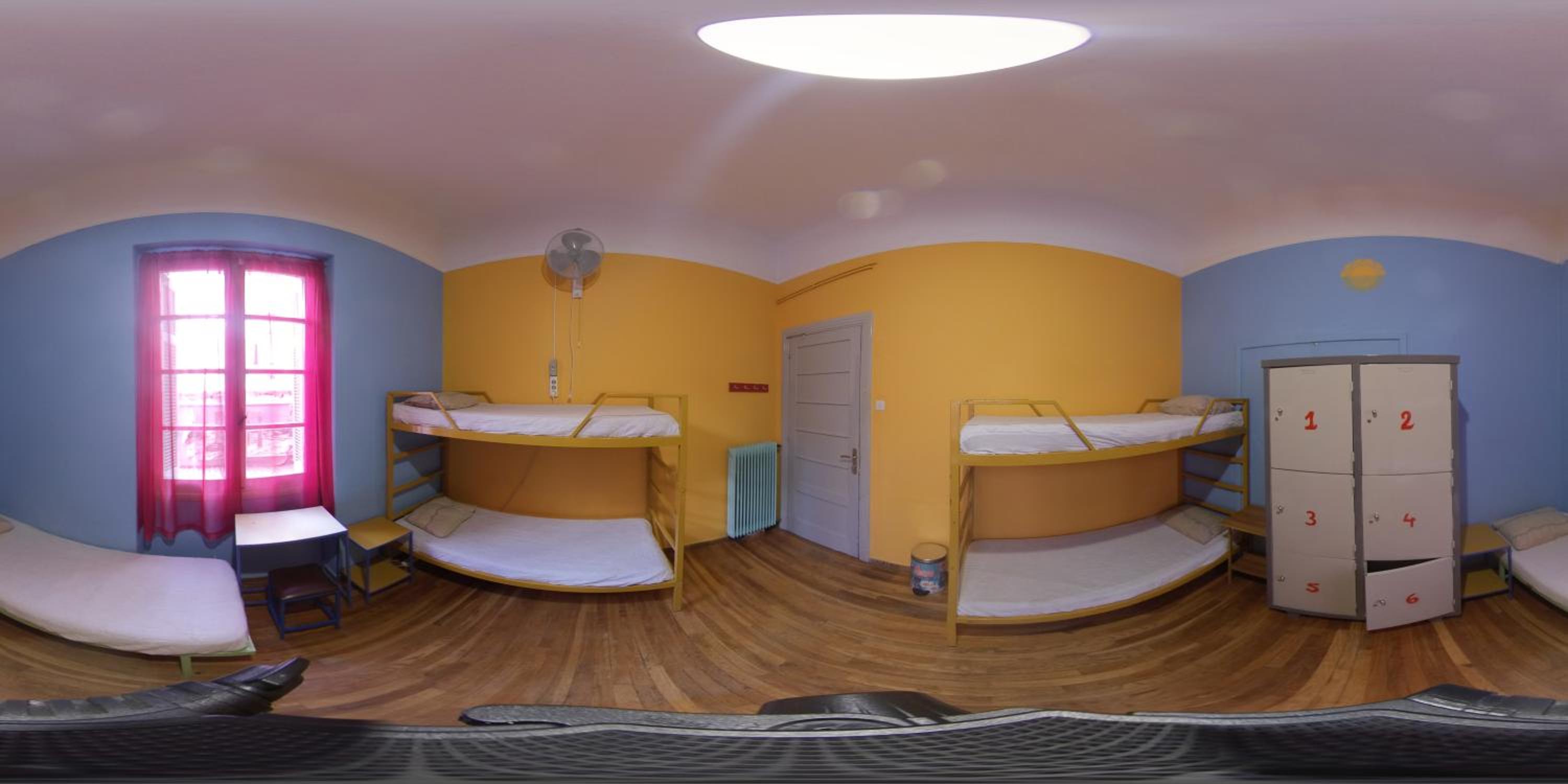 Bed in 5-Bed Mixed Dormitory Room photo 2