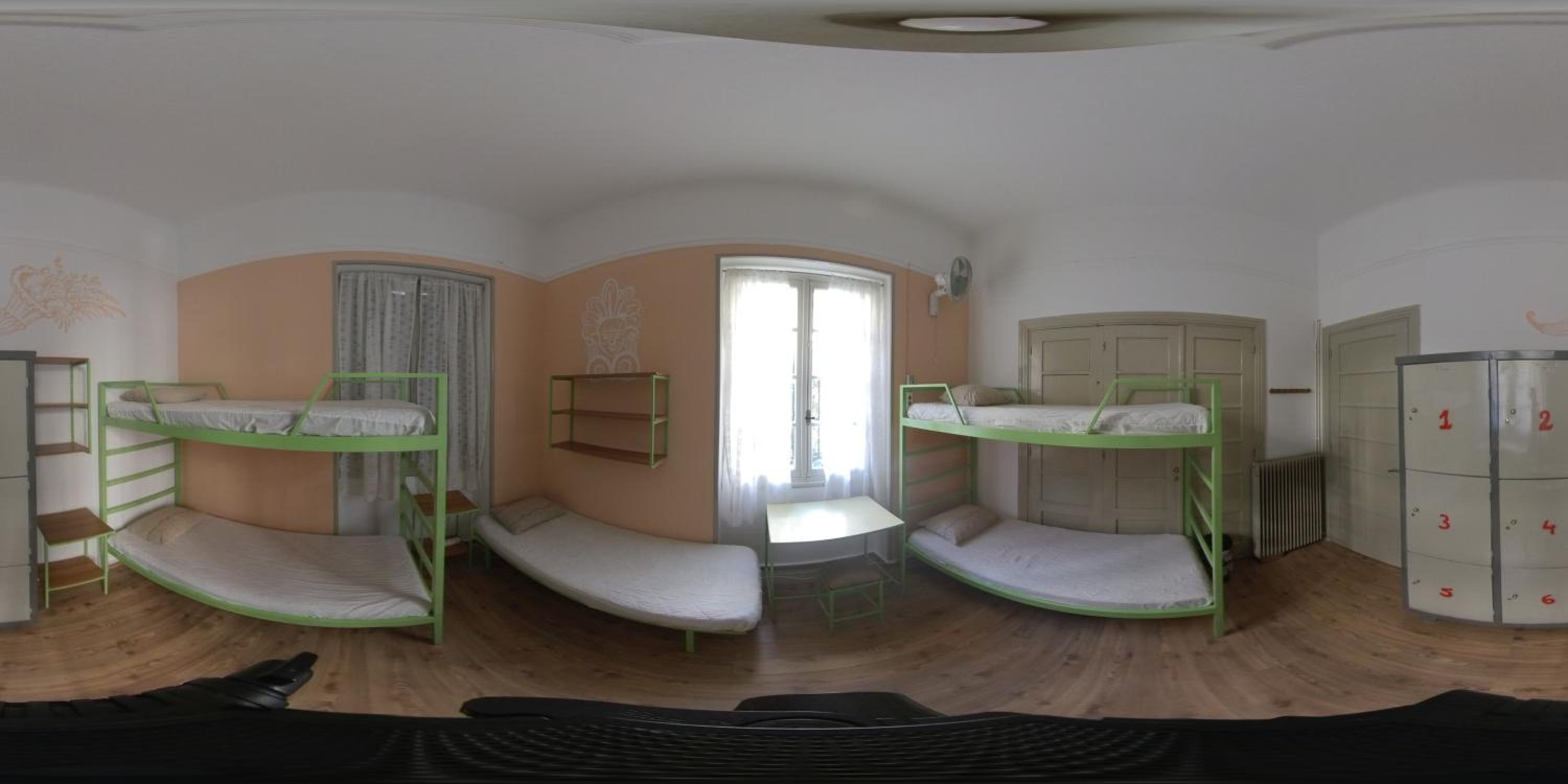 Bed in 5-Bed Mixed Dormitory Room photo 3