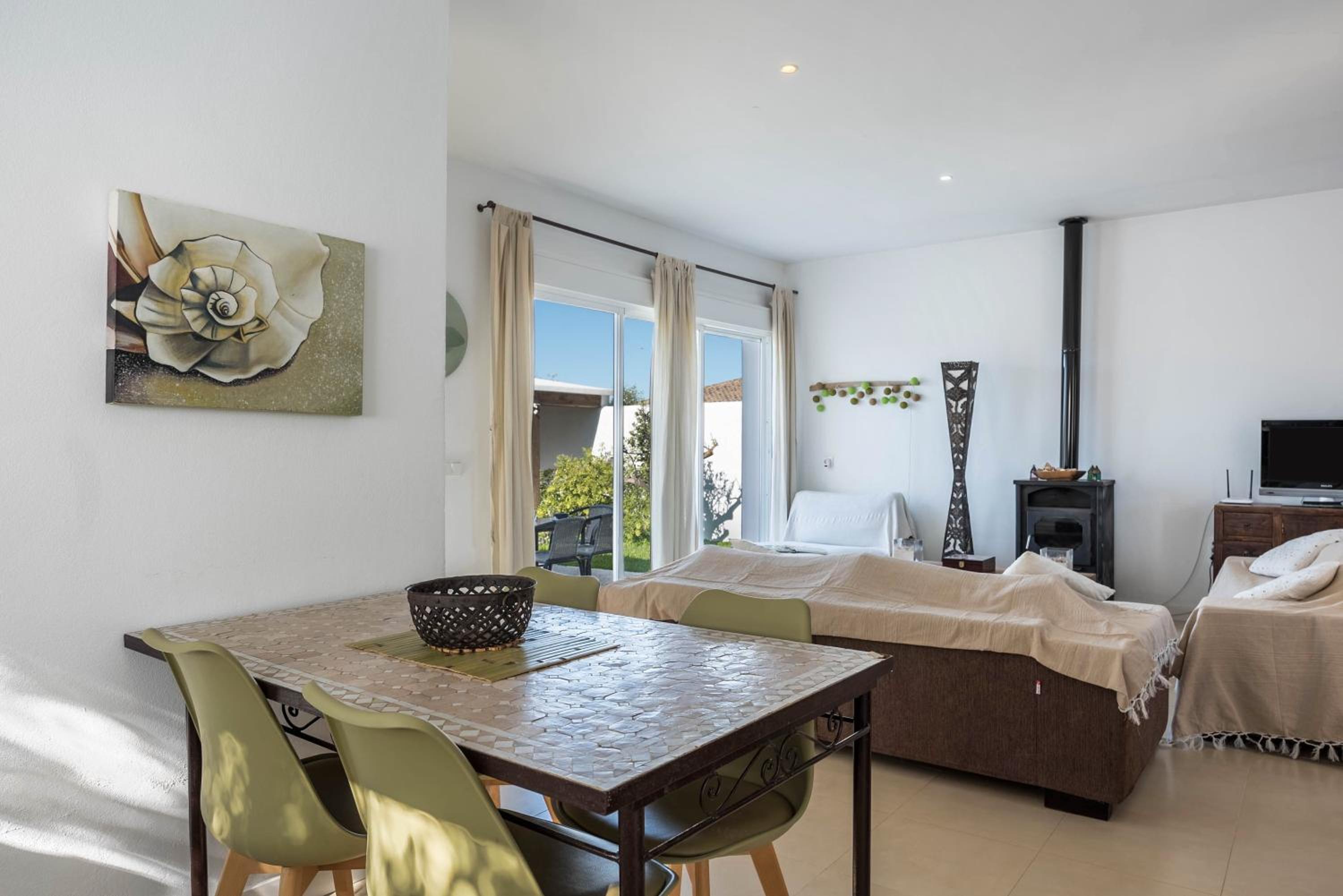 Two-Bedroom House - Photo 8