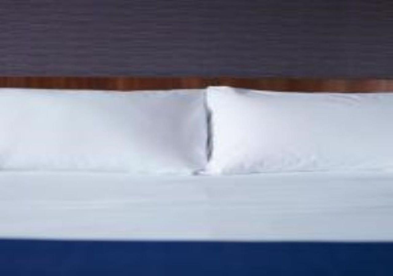 Standard Twin Room with Free Hot Breakfast - Photo 1
