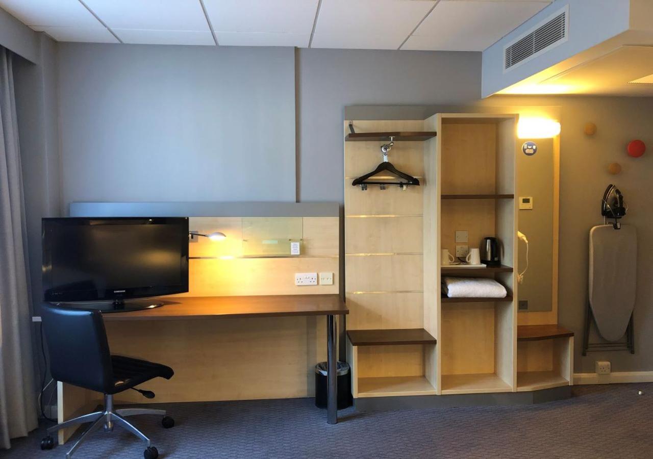 Standard Twin Room with Free Hot Breakfast - Photo 2