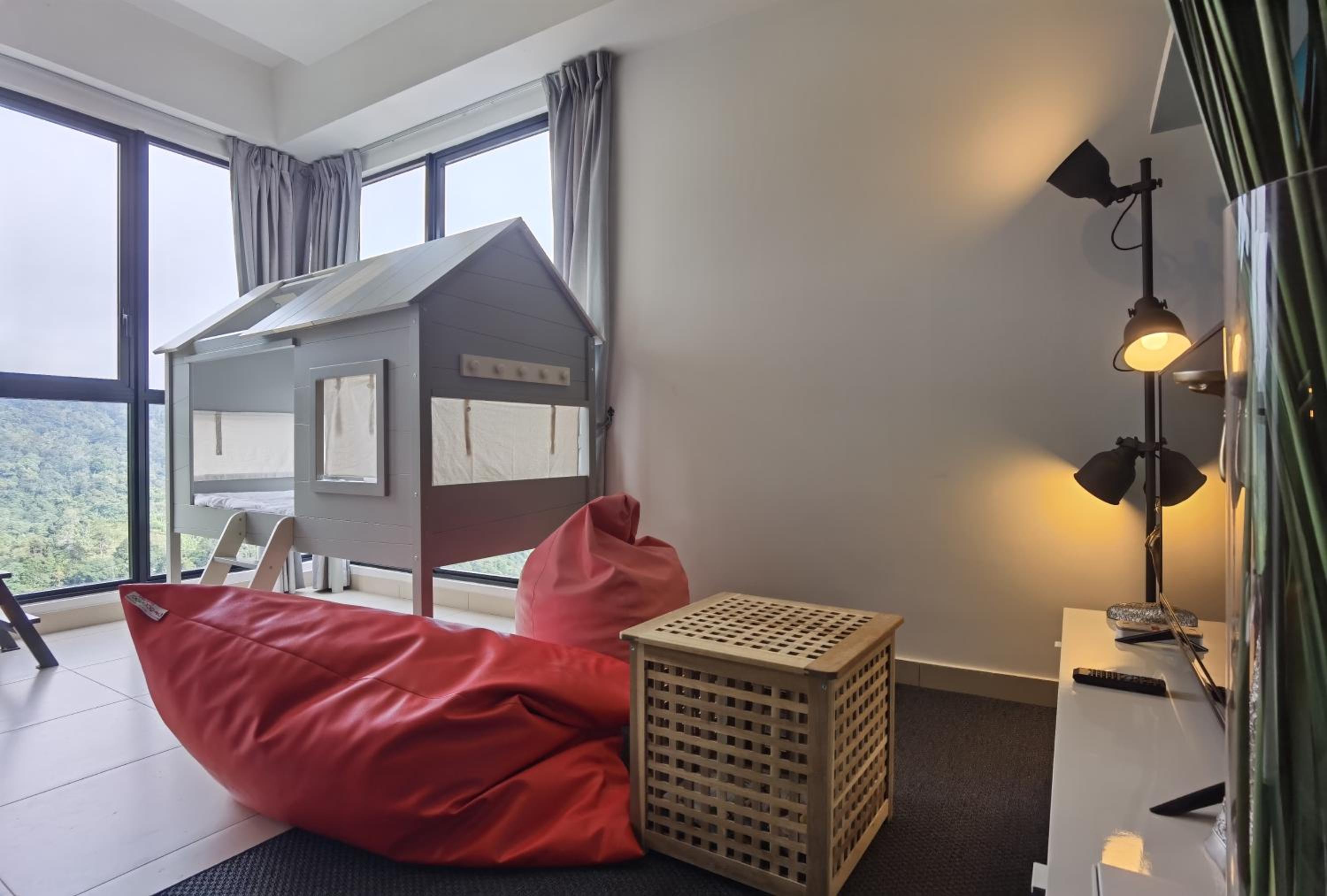 Loft - Photo 1