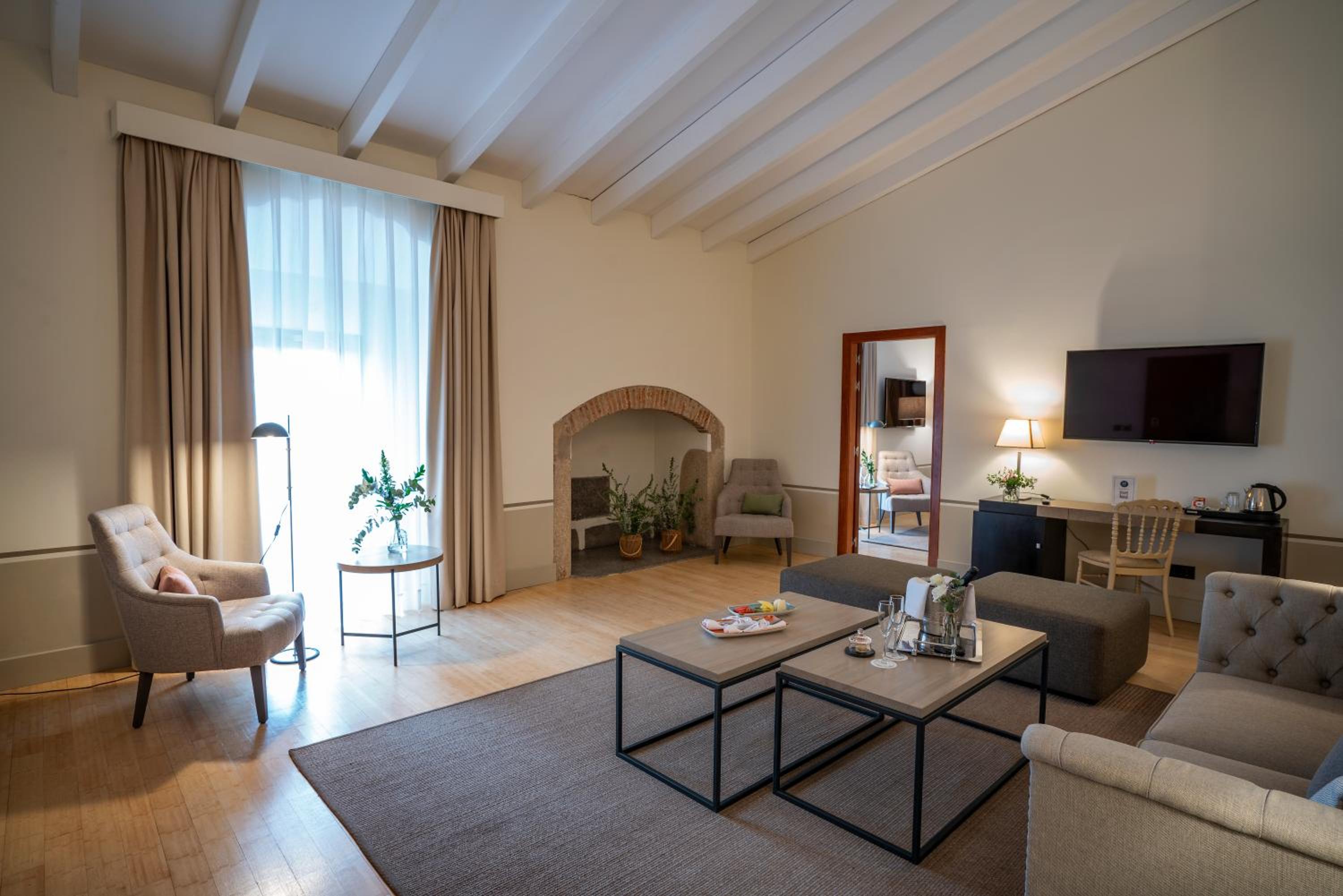 Suite - Photo 2