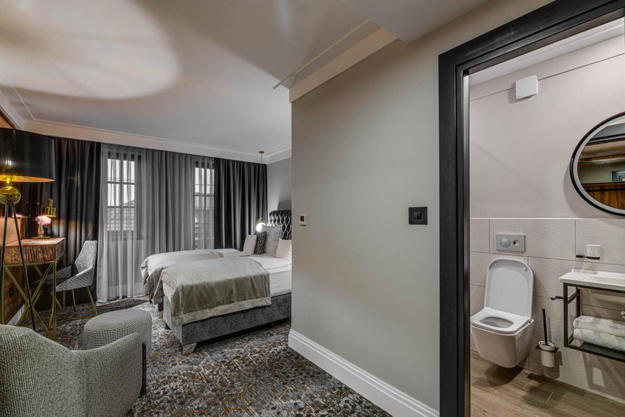 Double or Twin Room - Photo 9