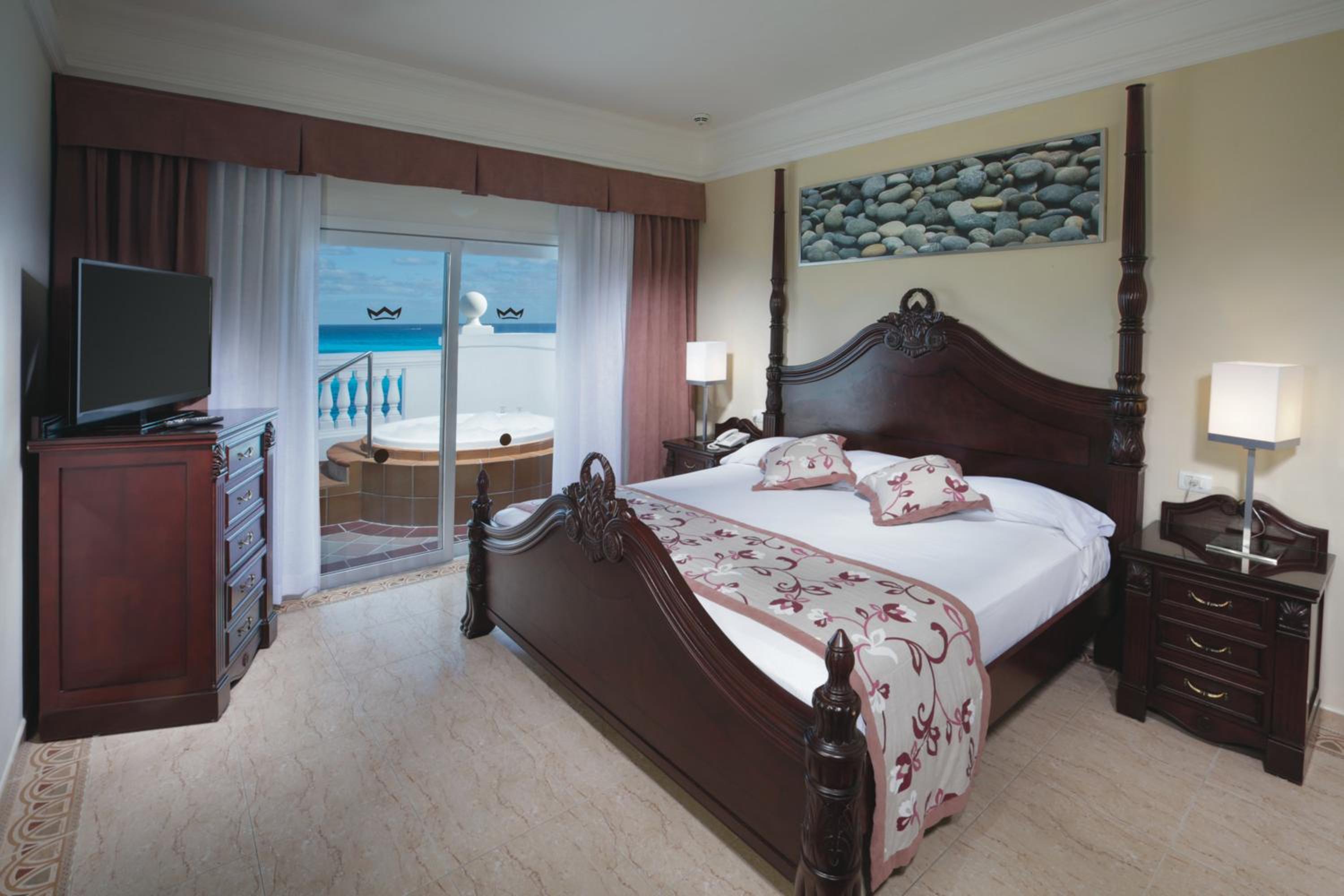 Suite with Hot Tub Ocean View photo 1
