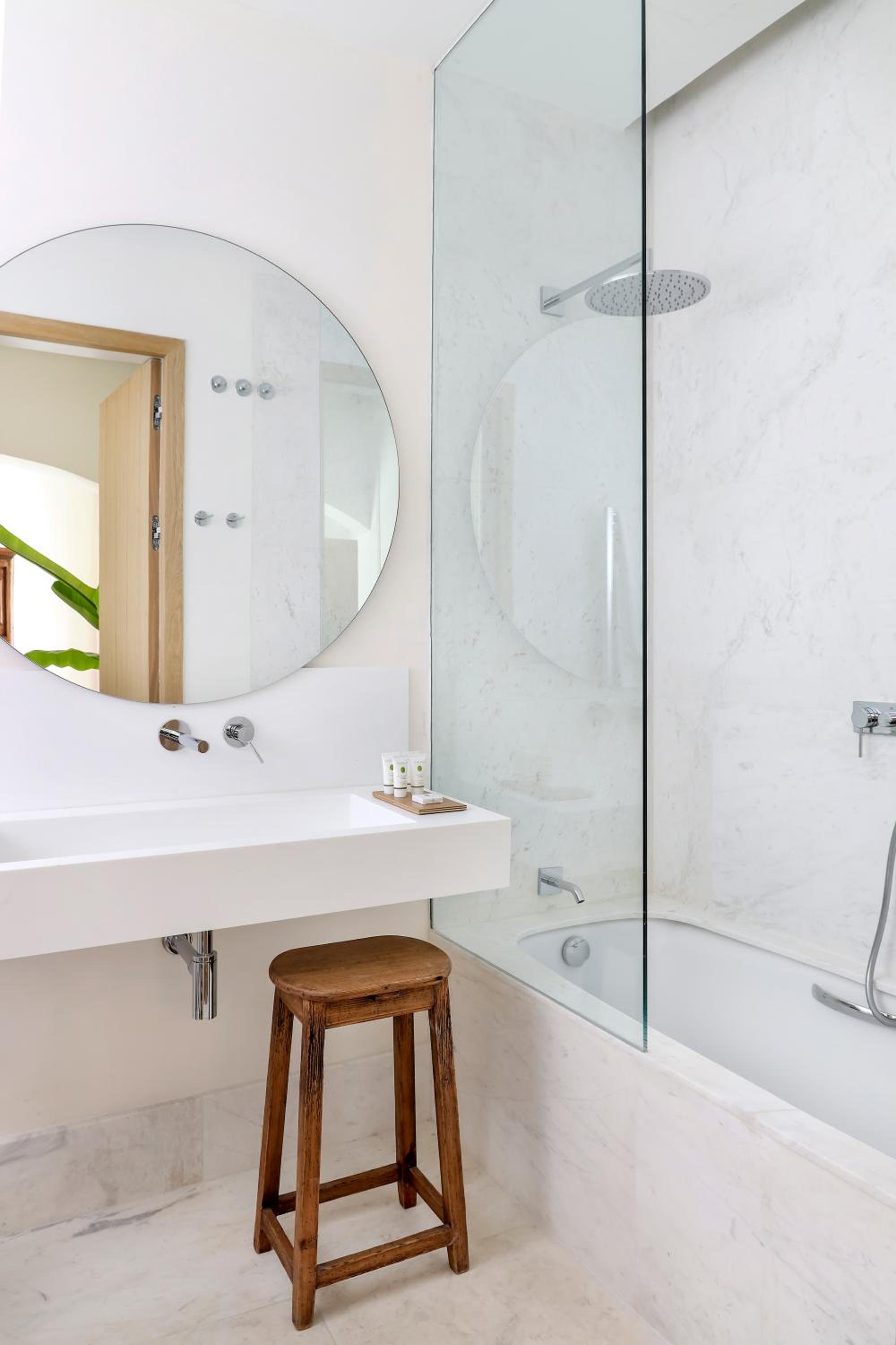 Premium Double or Twin Room - Photo 9