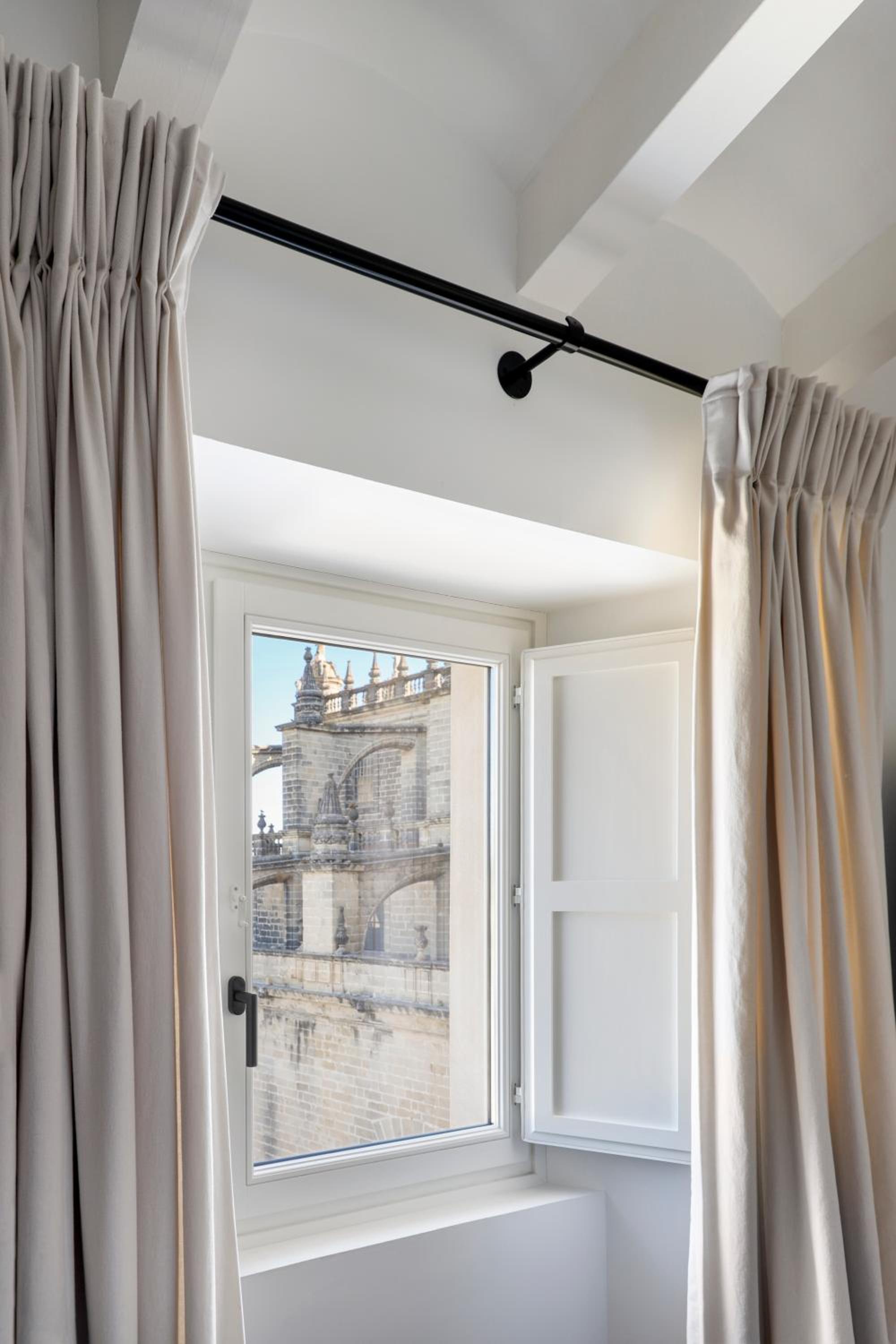 Deluxe Double or Twin Room - Photo 2