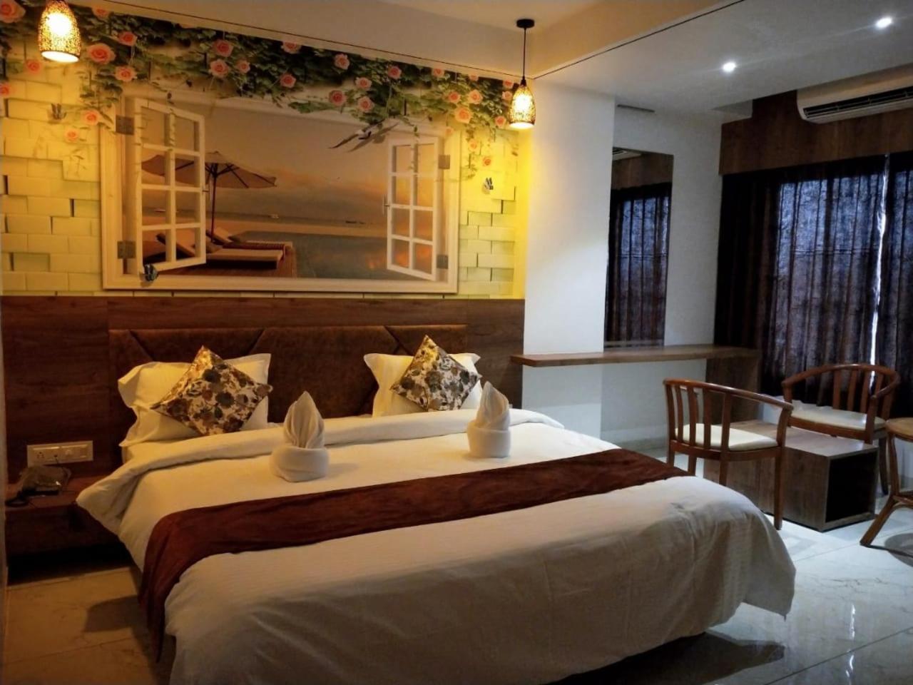 Deluxe Room (2 Adults + 1 Child)