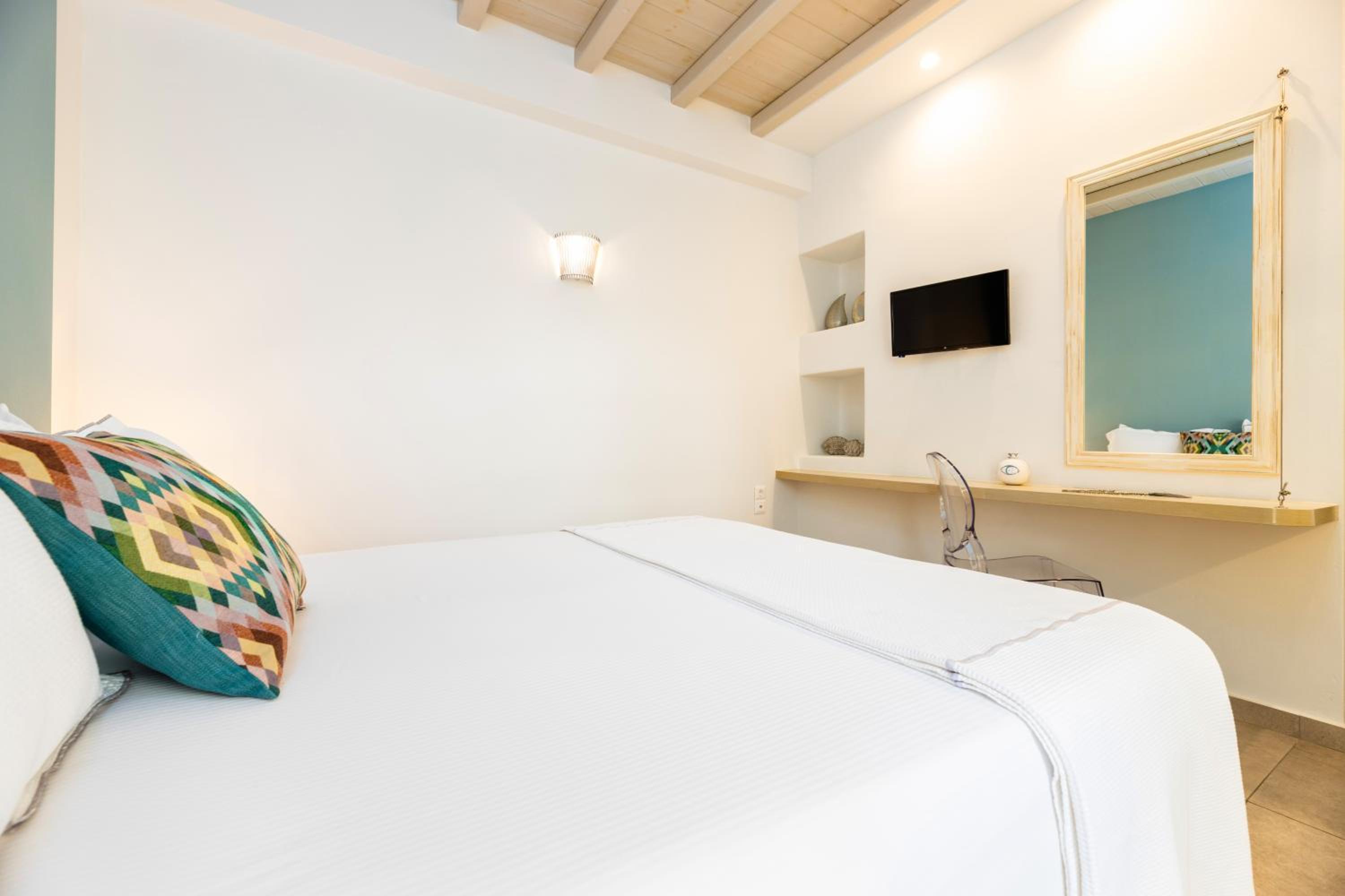 Family Suite with private outdoor Hot Tub 