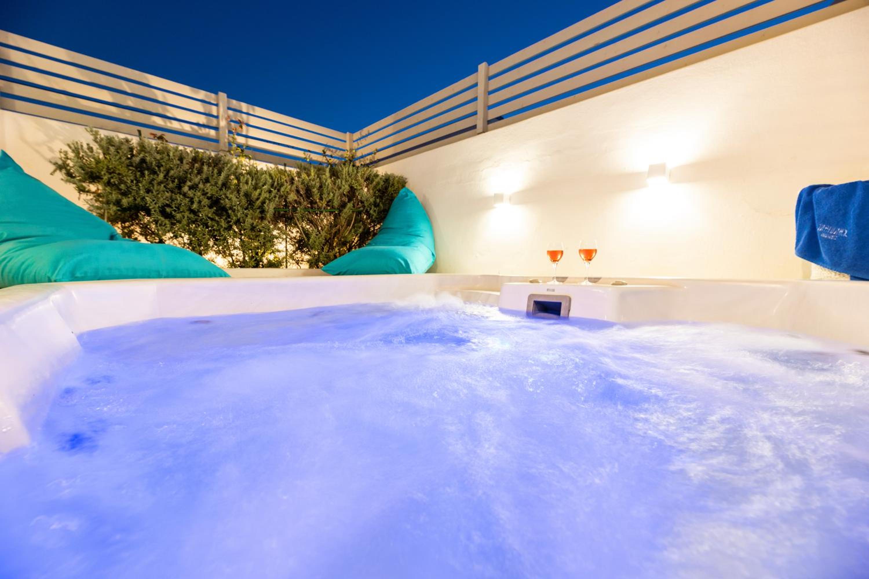 Family Suite with private outdoor Hot Tub  photo 3