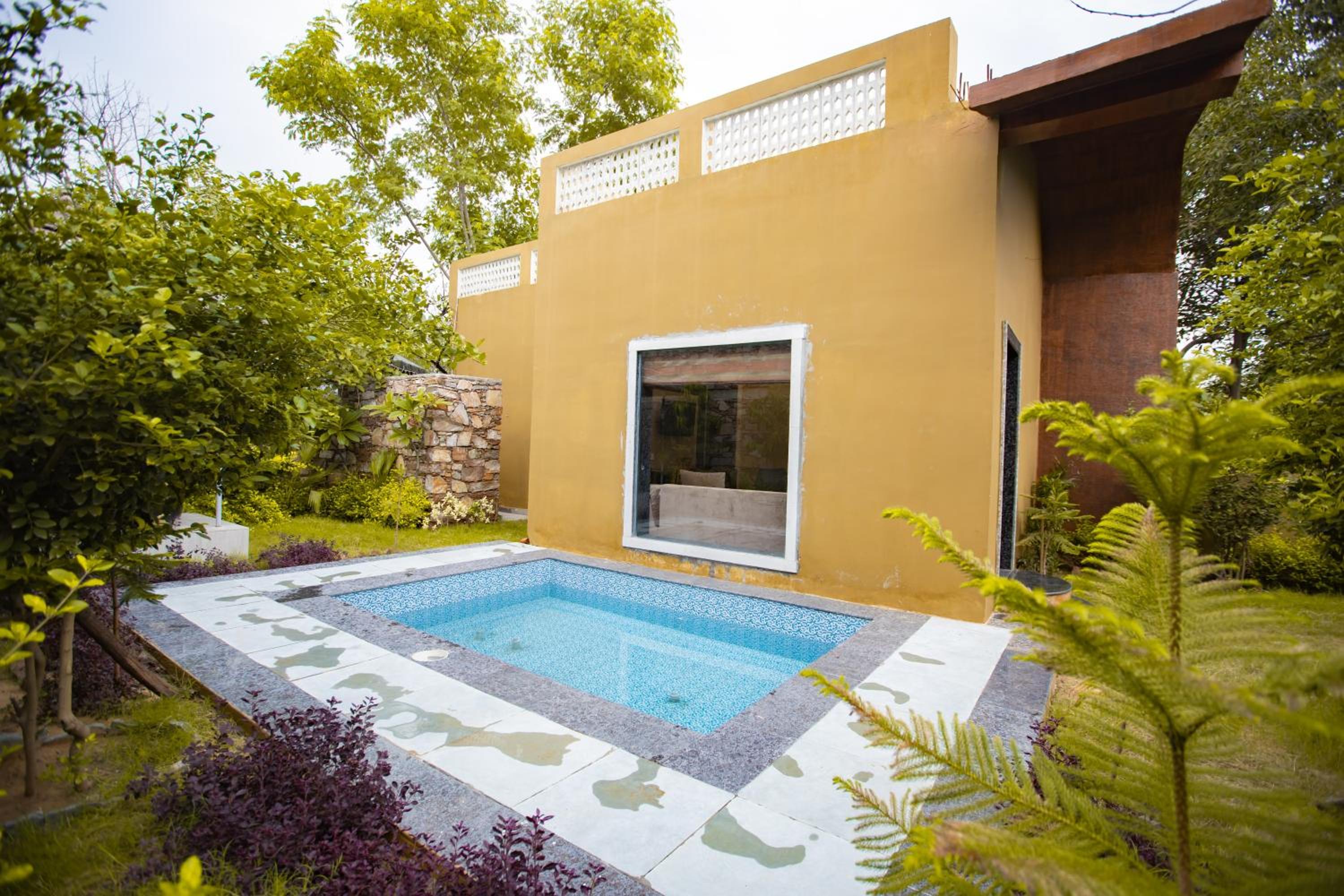 Luxury Villa with Plunge Pool, Jacuzzi and Private Sit Out - Photo 10