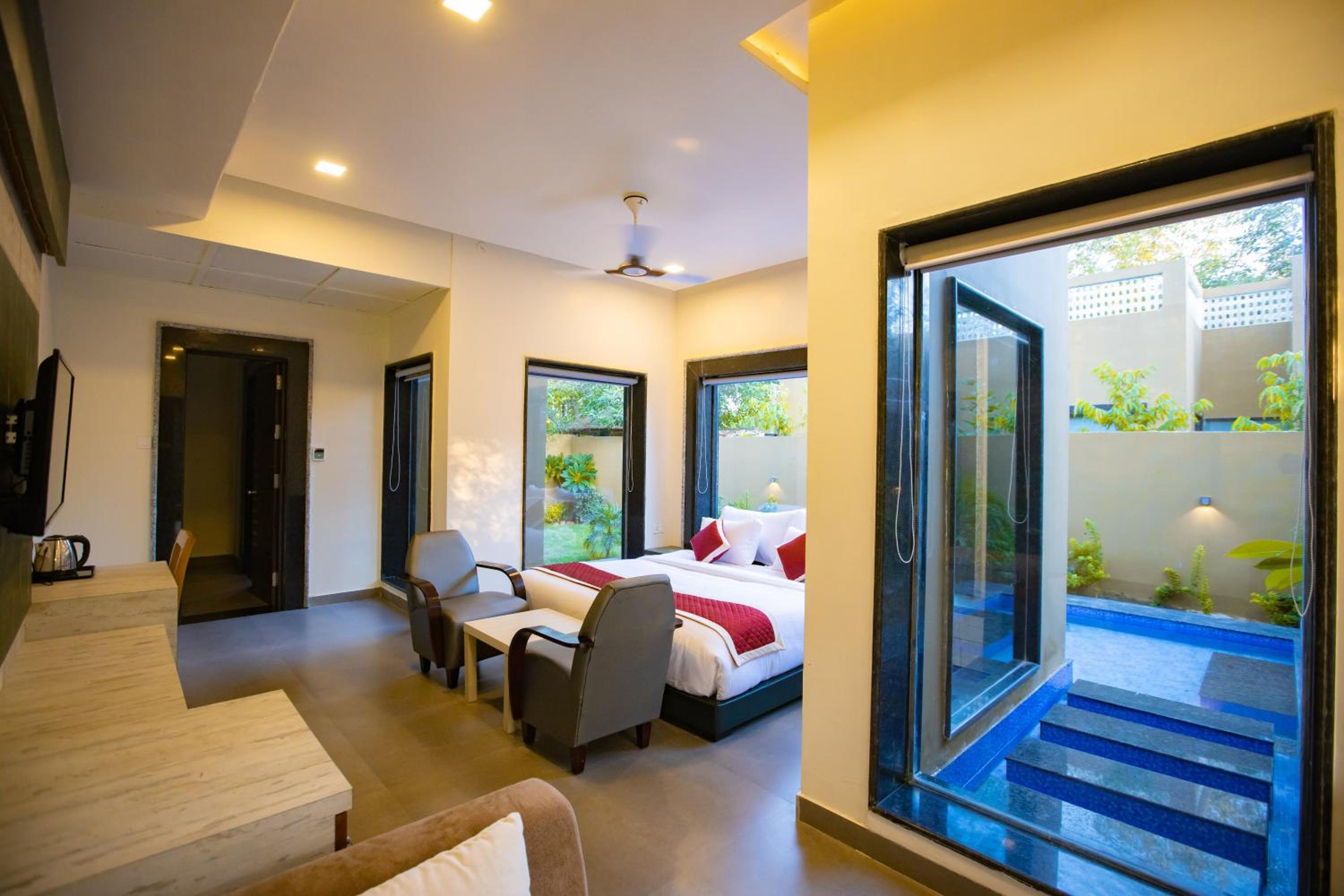 Exotic Villa with Plunge Pool, Jacuzzi and Private Sit Out - Photo 21