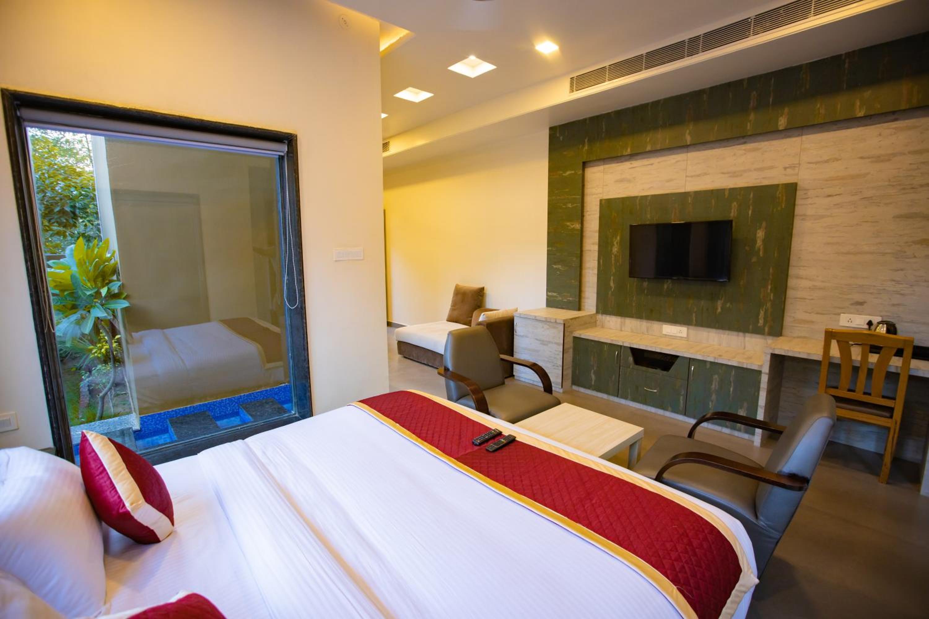 Exotic Villa with Plunge Pool, Jacuzzi and Private Sit Out - Photo 20