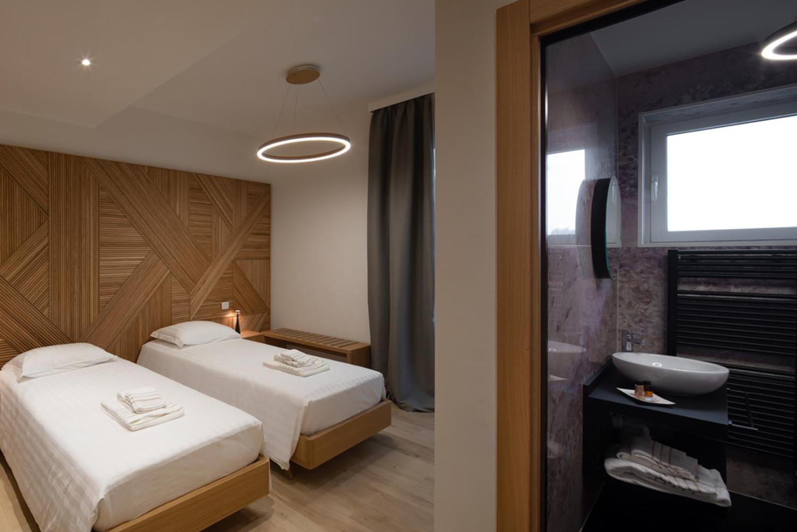 Large Twin Room photo 3