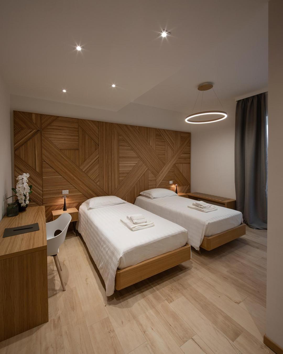Large Twin Room photo 2