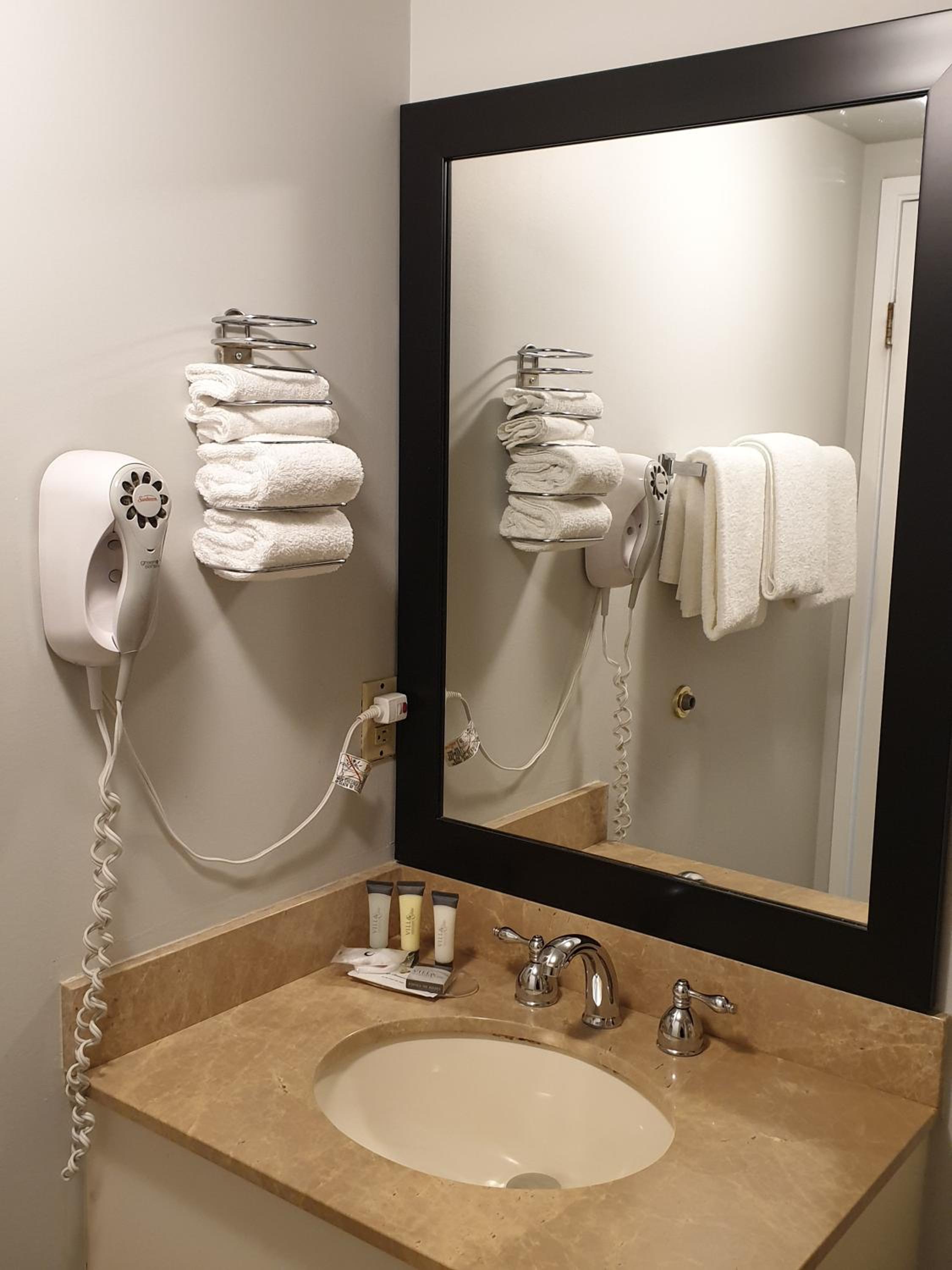 Queen Room with Two Queen Beds with Kitchenette - Photo 9
