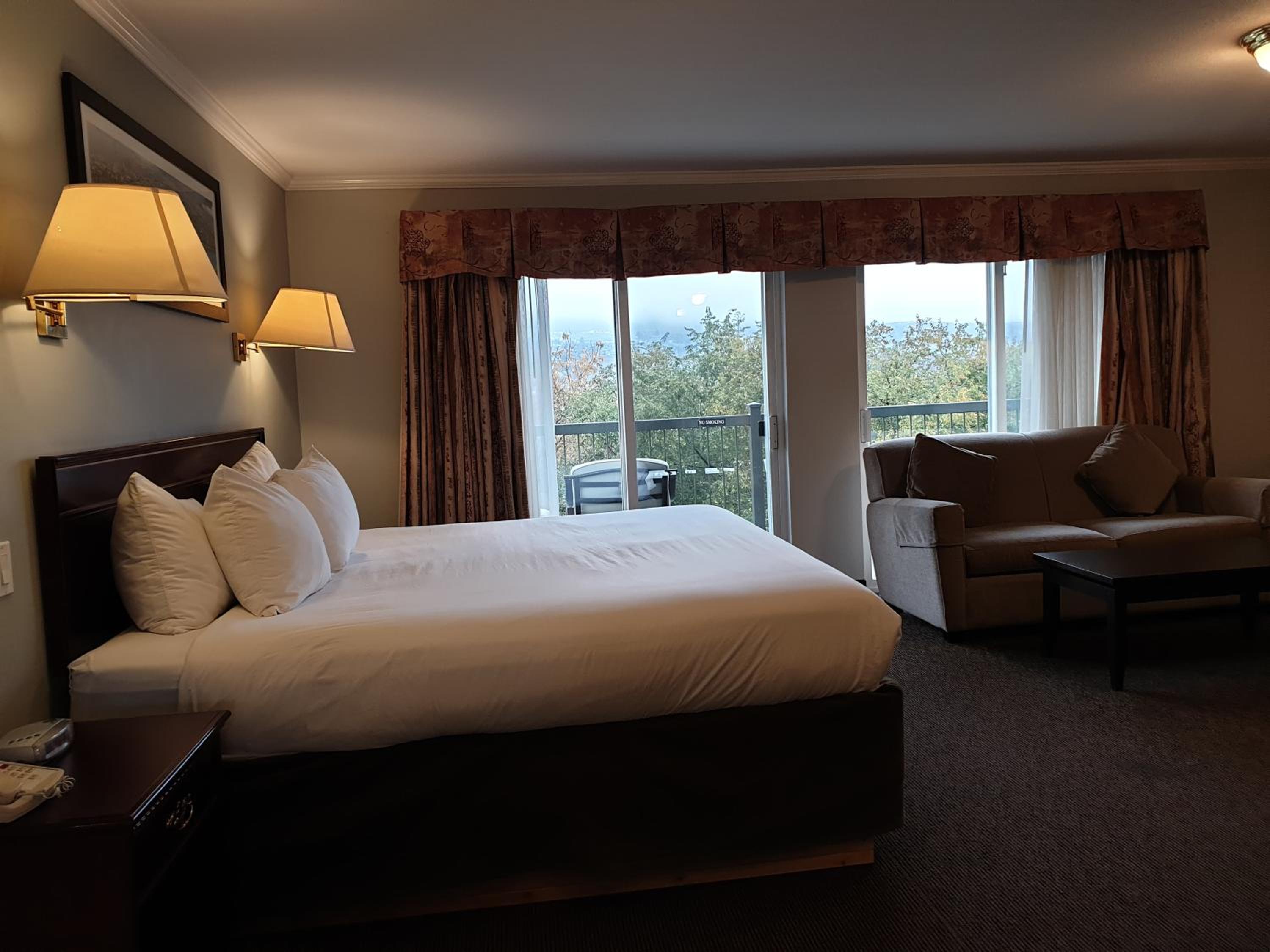 Jacuzzi King Room with Balcony  - Photo 2