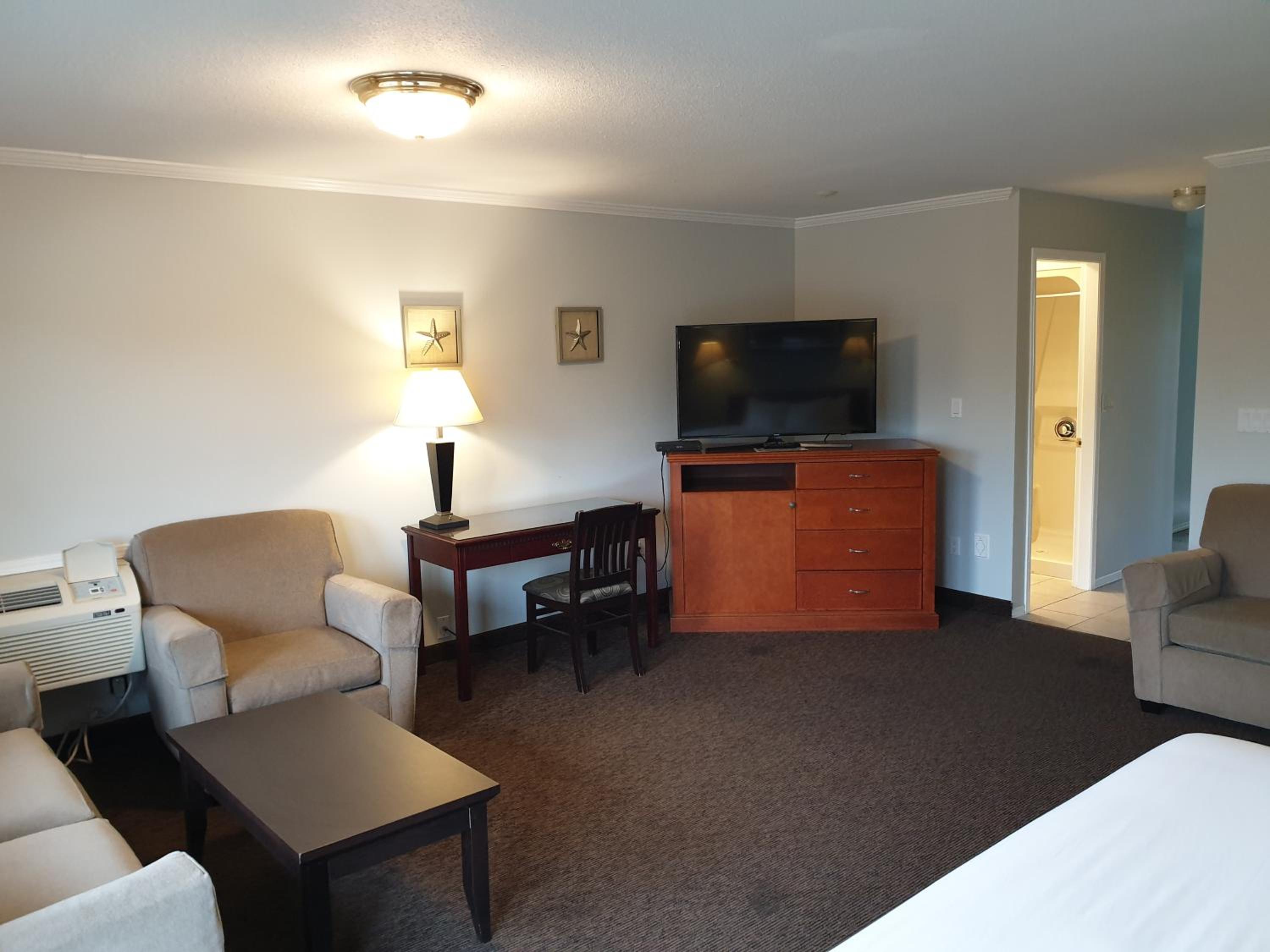 Jacuzzi King Room with Balcony  - Photo 7