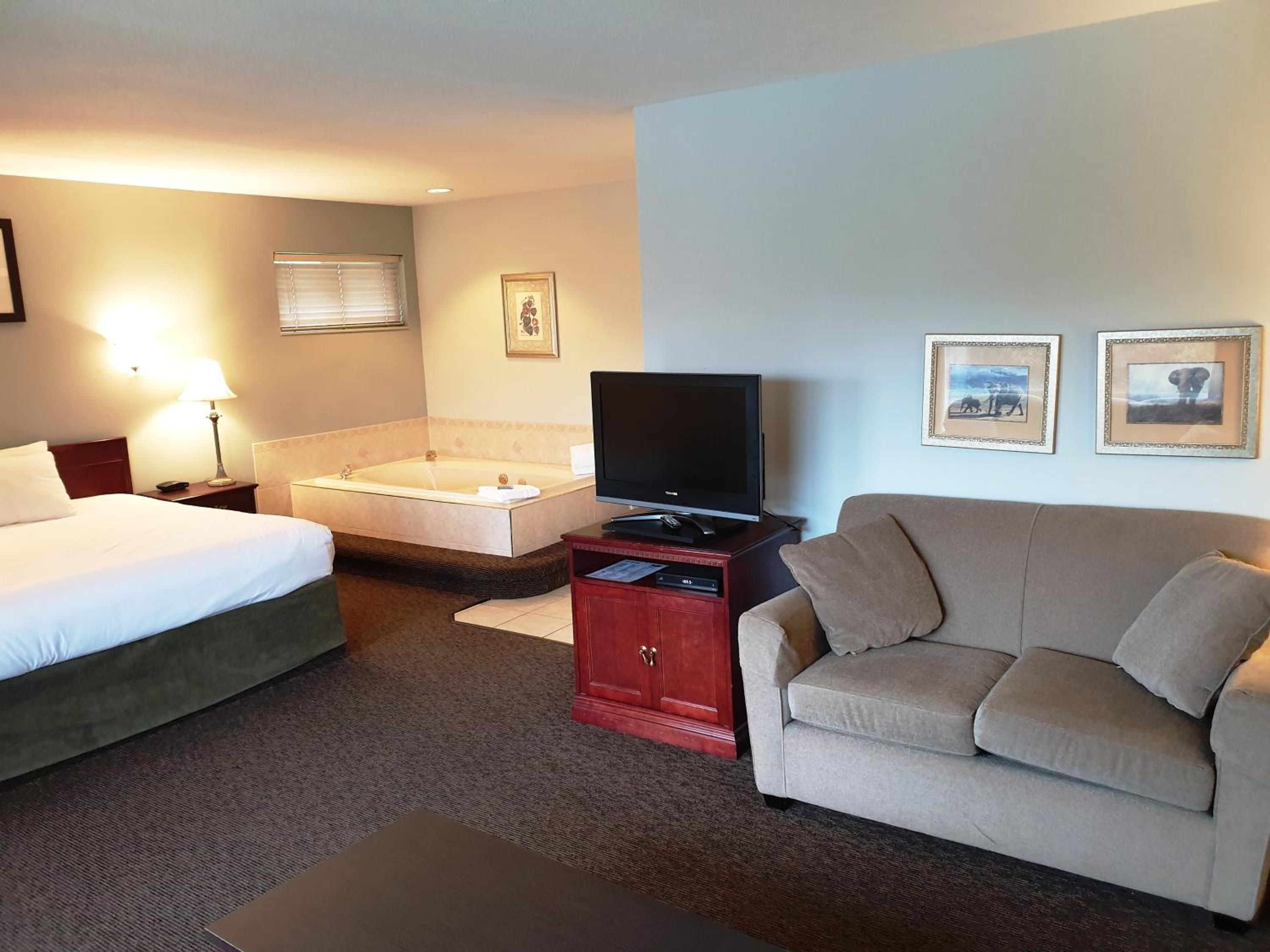 Jacuzzi King Room with Balcony  - Photo 8