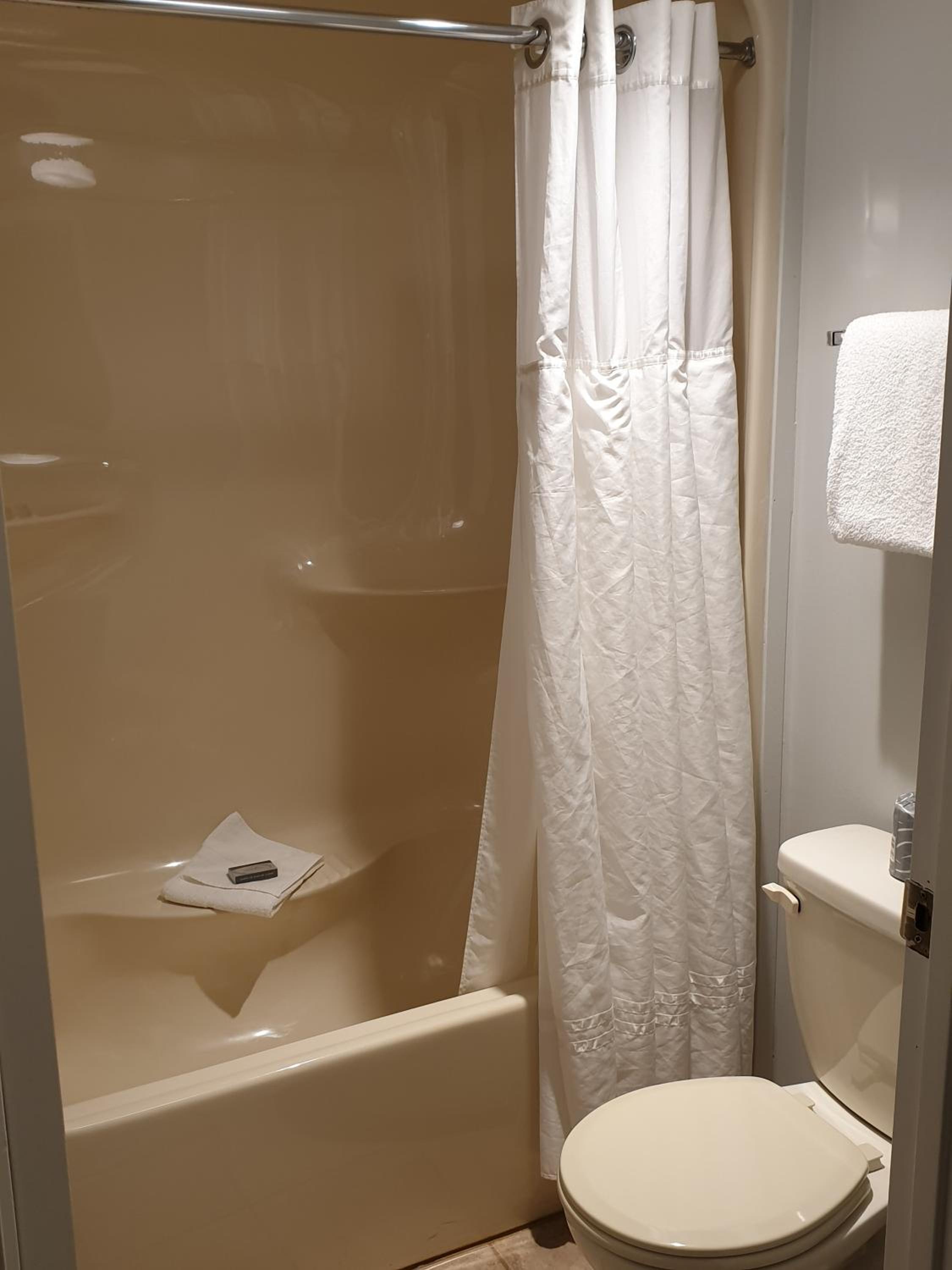 Queen Room - Photo 6