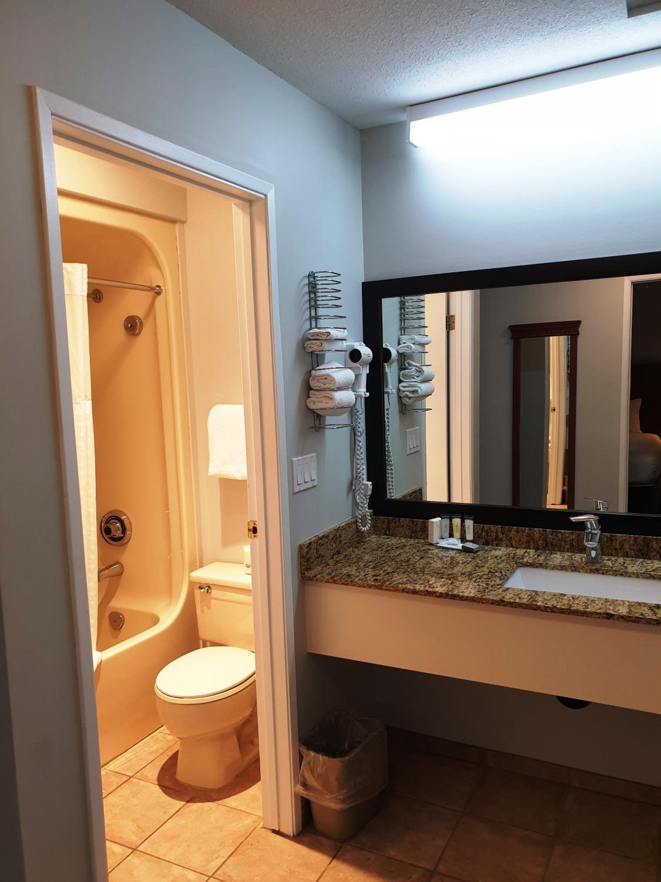 One bedroom suite with balcony  - Photo 2