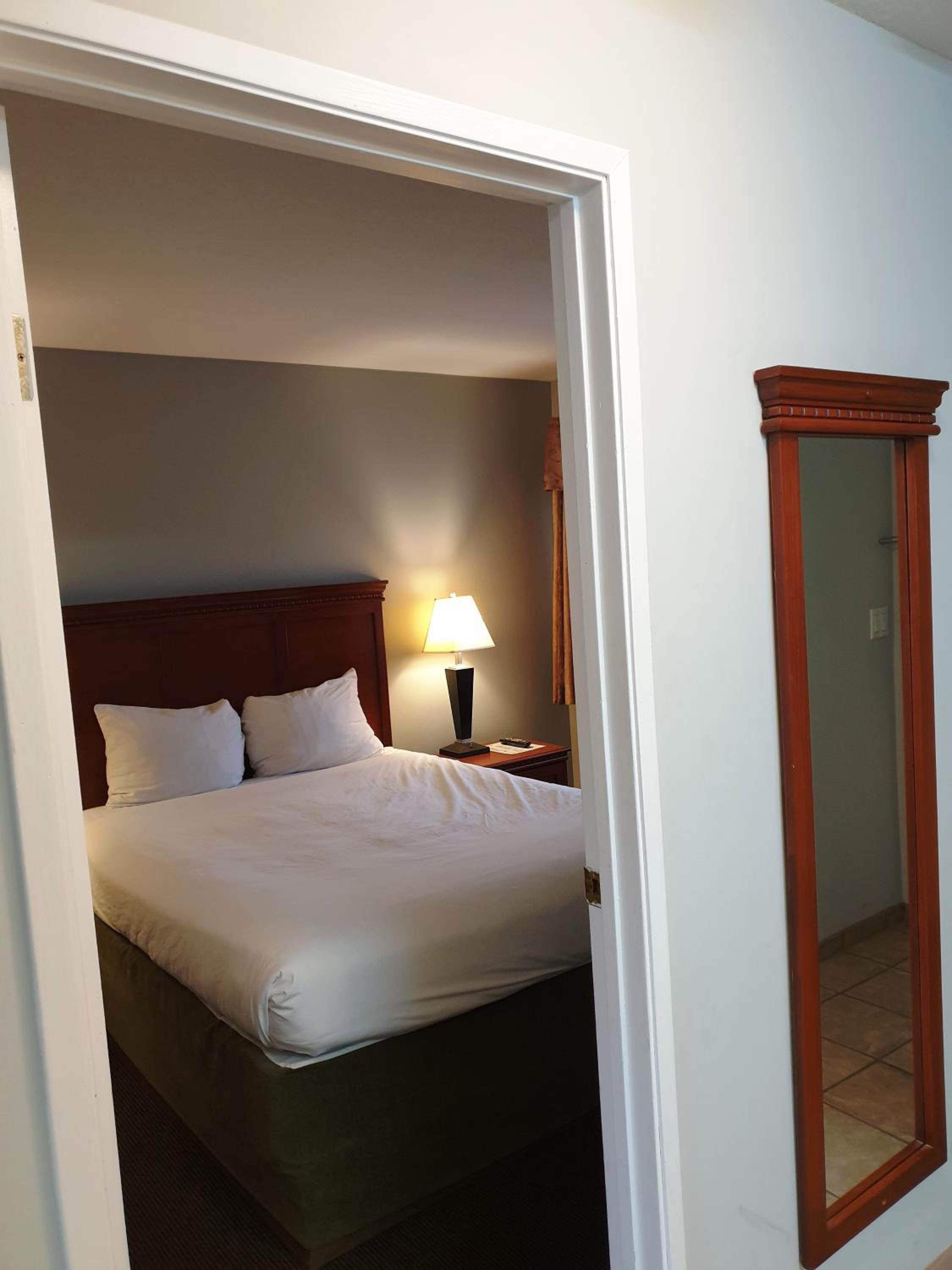 One bedroom suite with balcony  - Photo 3
