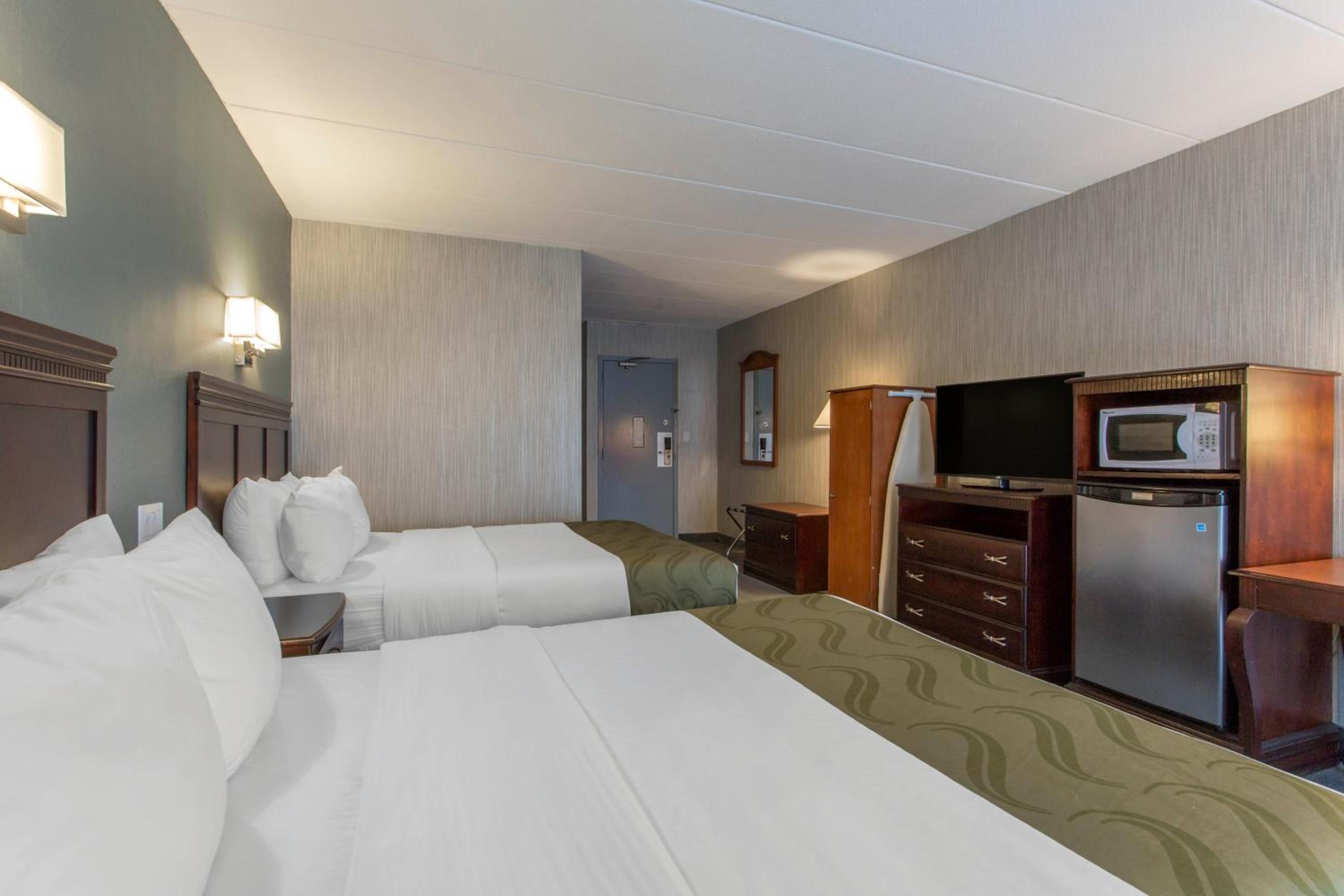 Queen Room with Two Queen Beds - Accessible/Non-Smoking  photo 3