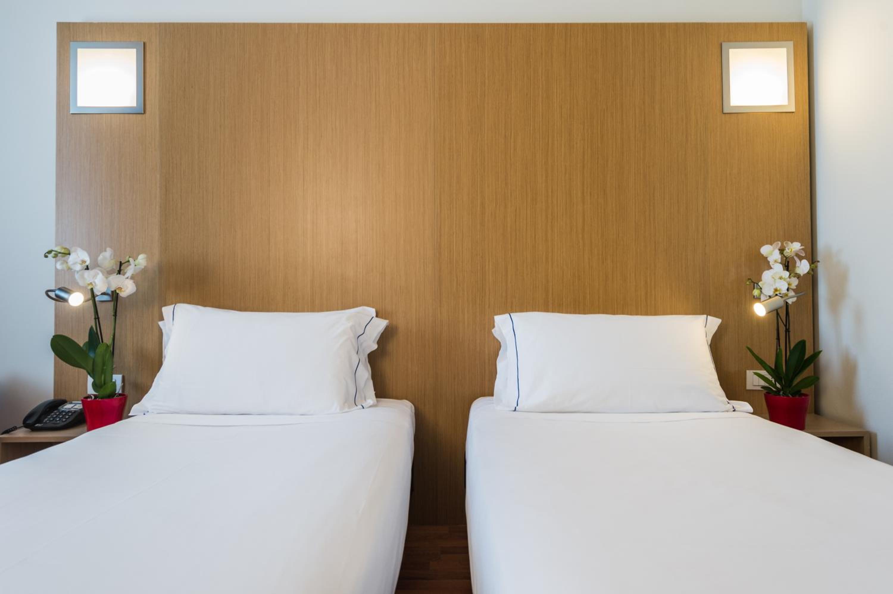 Twin Room - Photo 6