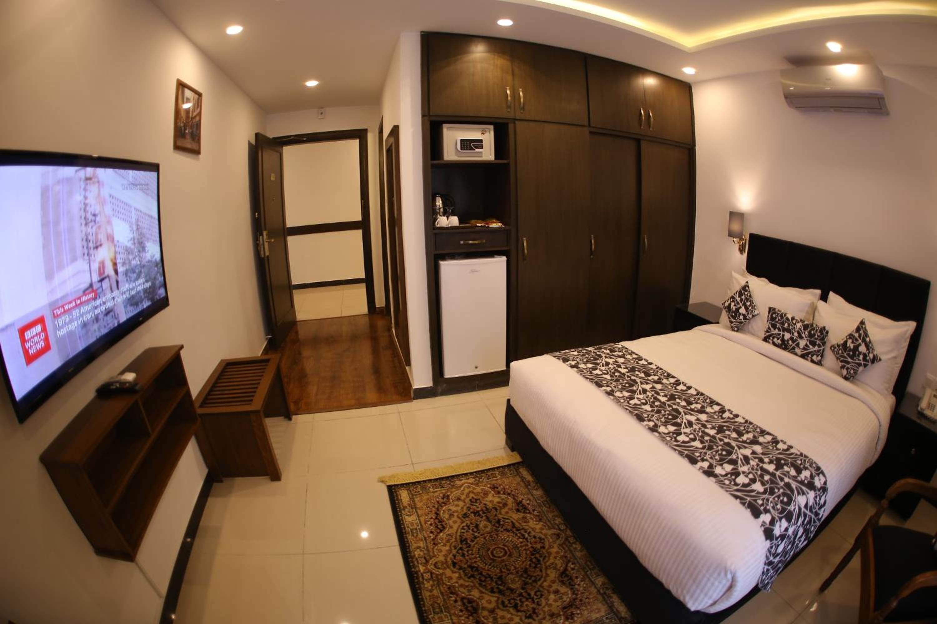 Deluxe Queen Room photo 3